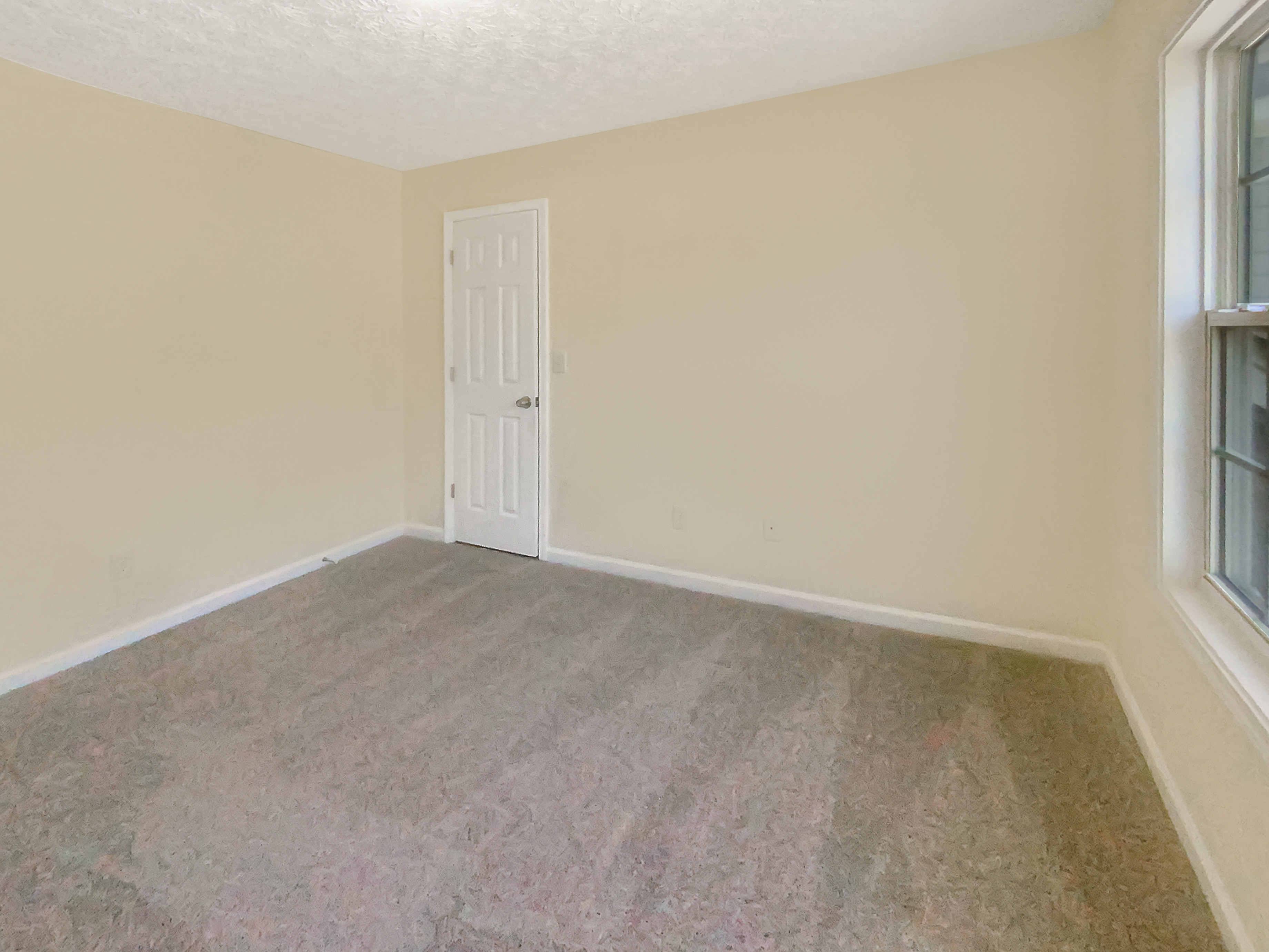 Photo 14 of 30 of 470 Trelawney Cir, Covington, GA