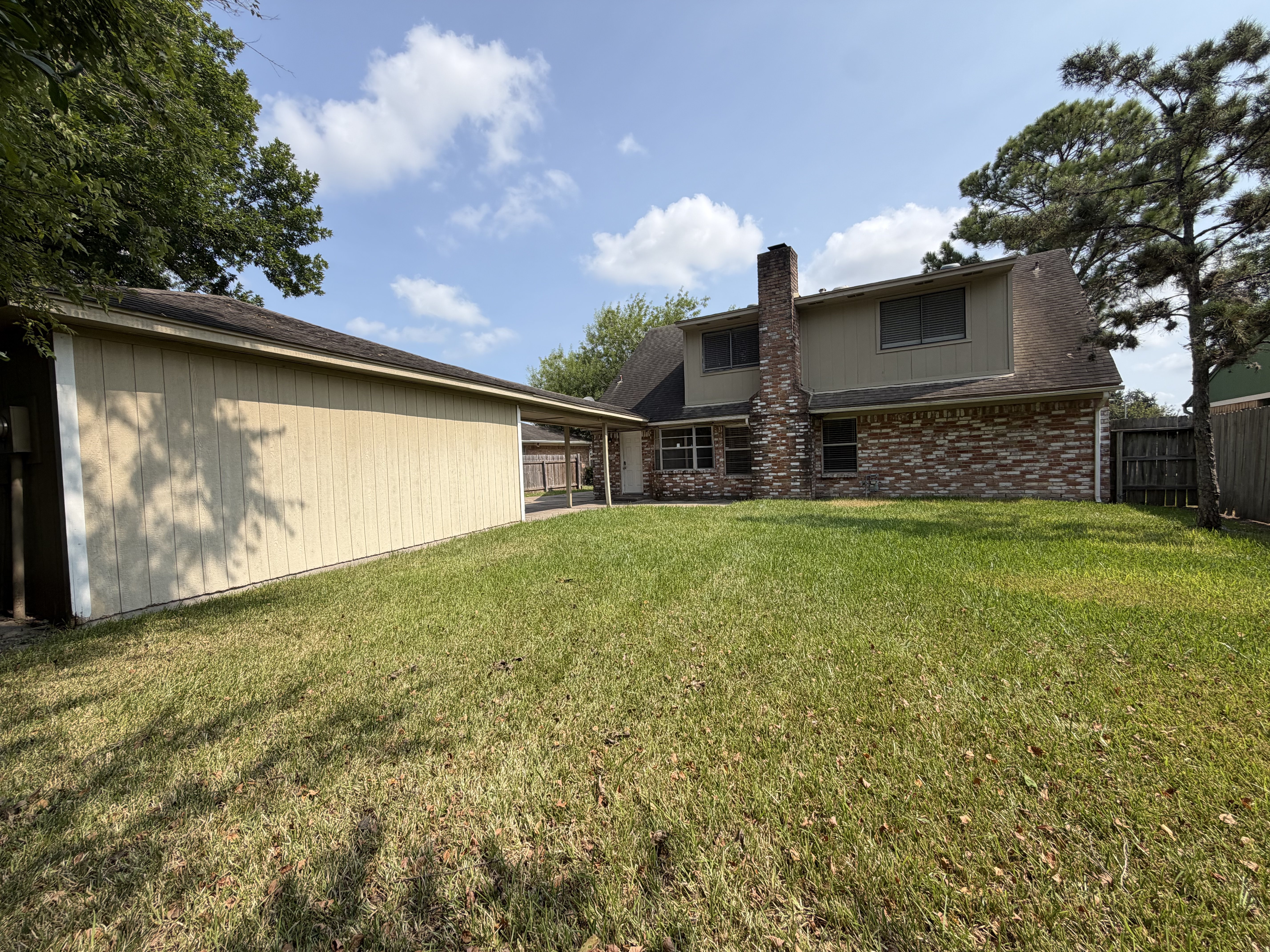 Photo 18 of 21 of 6910 Vialinda Dr, Houston, TX