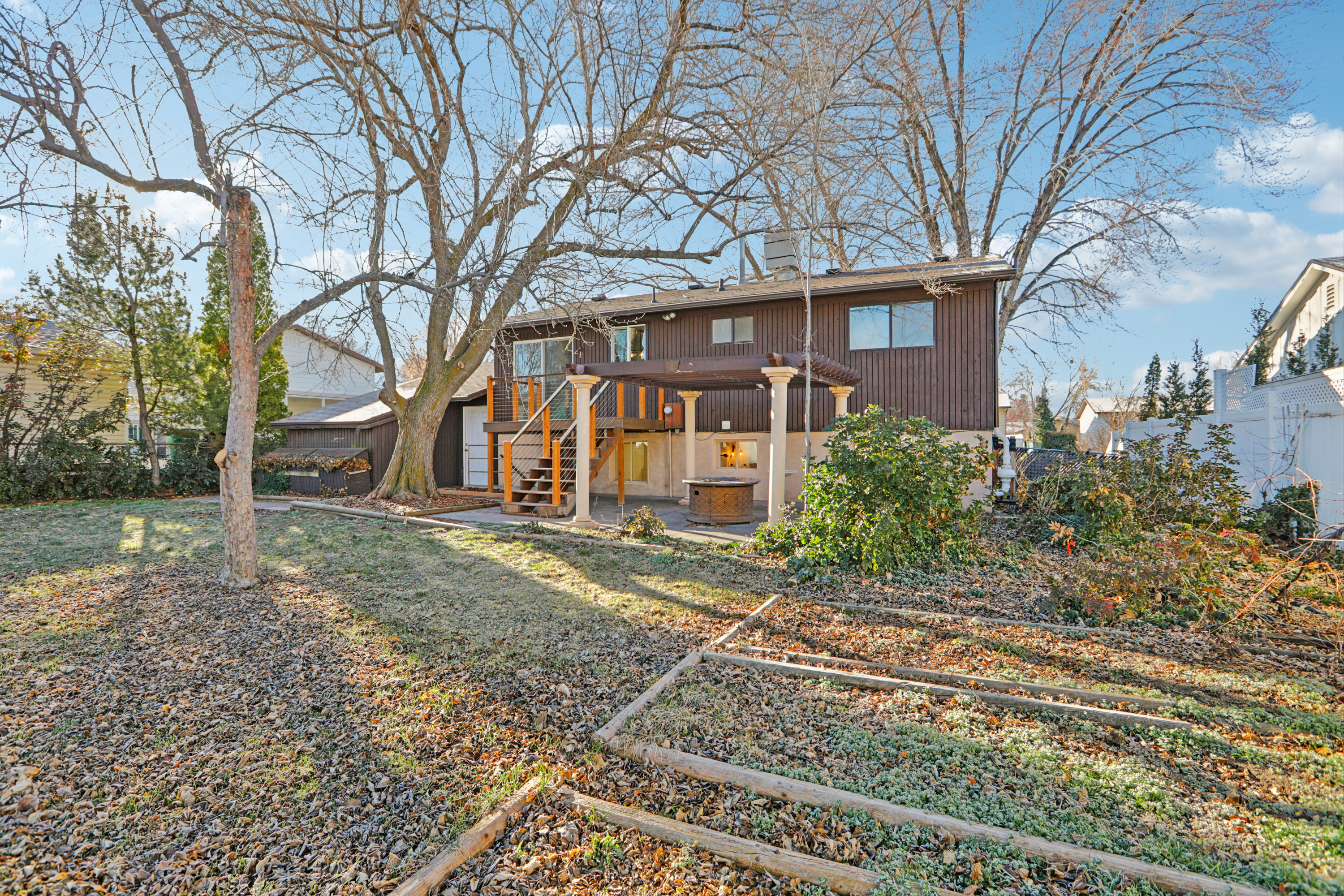 Photo 5 of 29 of 569 E Aloha Ln, Sandy, UT
