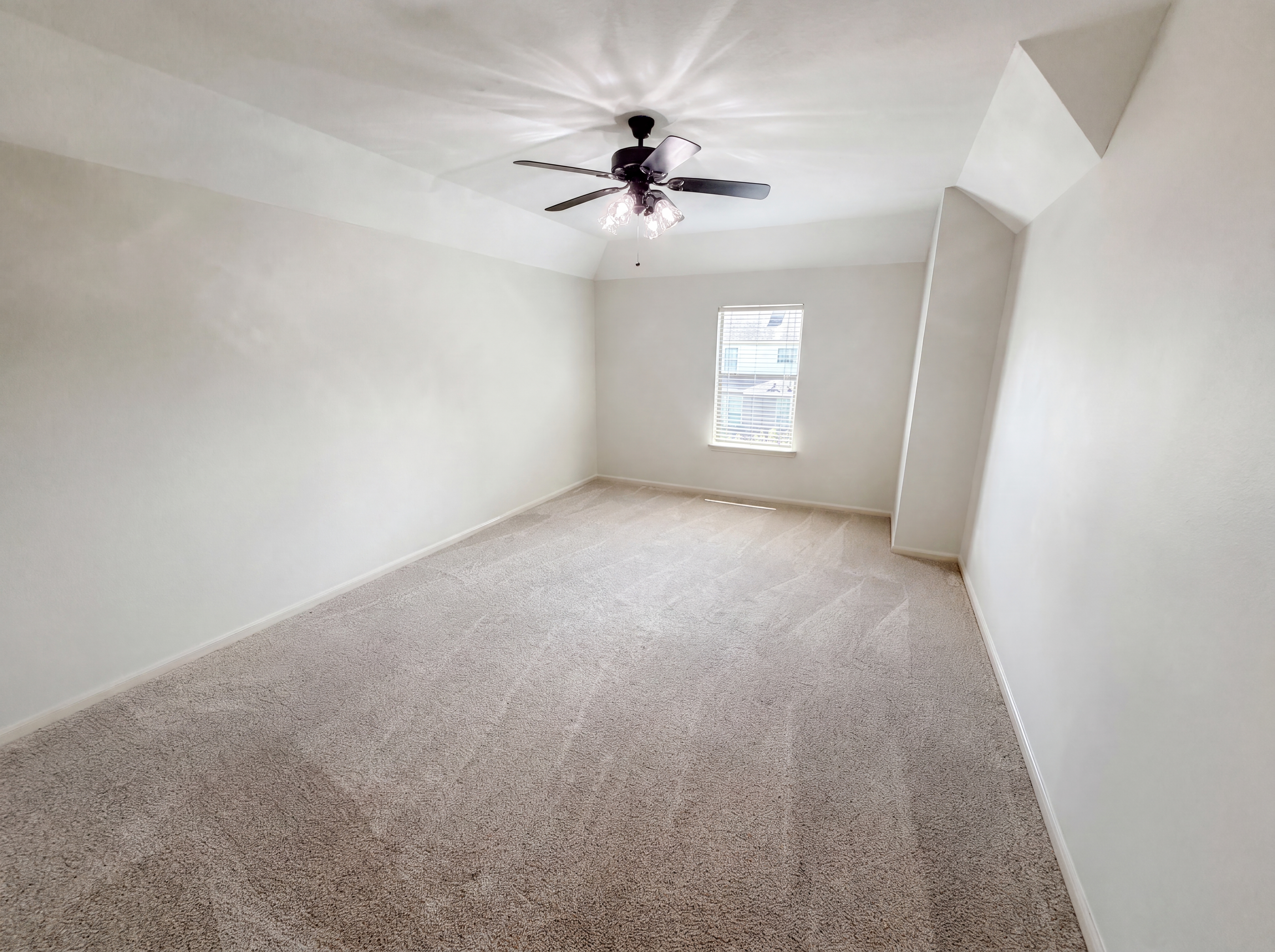 Photo 17 of 36 of 15822 Maple Shores Dr, Houston, TX