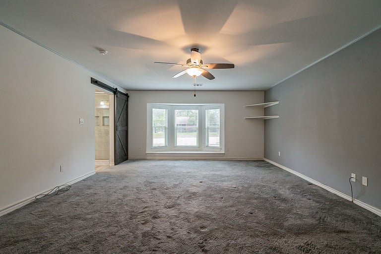Photo 19 of 36 - 7924 Londonderry Dr, North Richland Hills, TX 76182