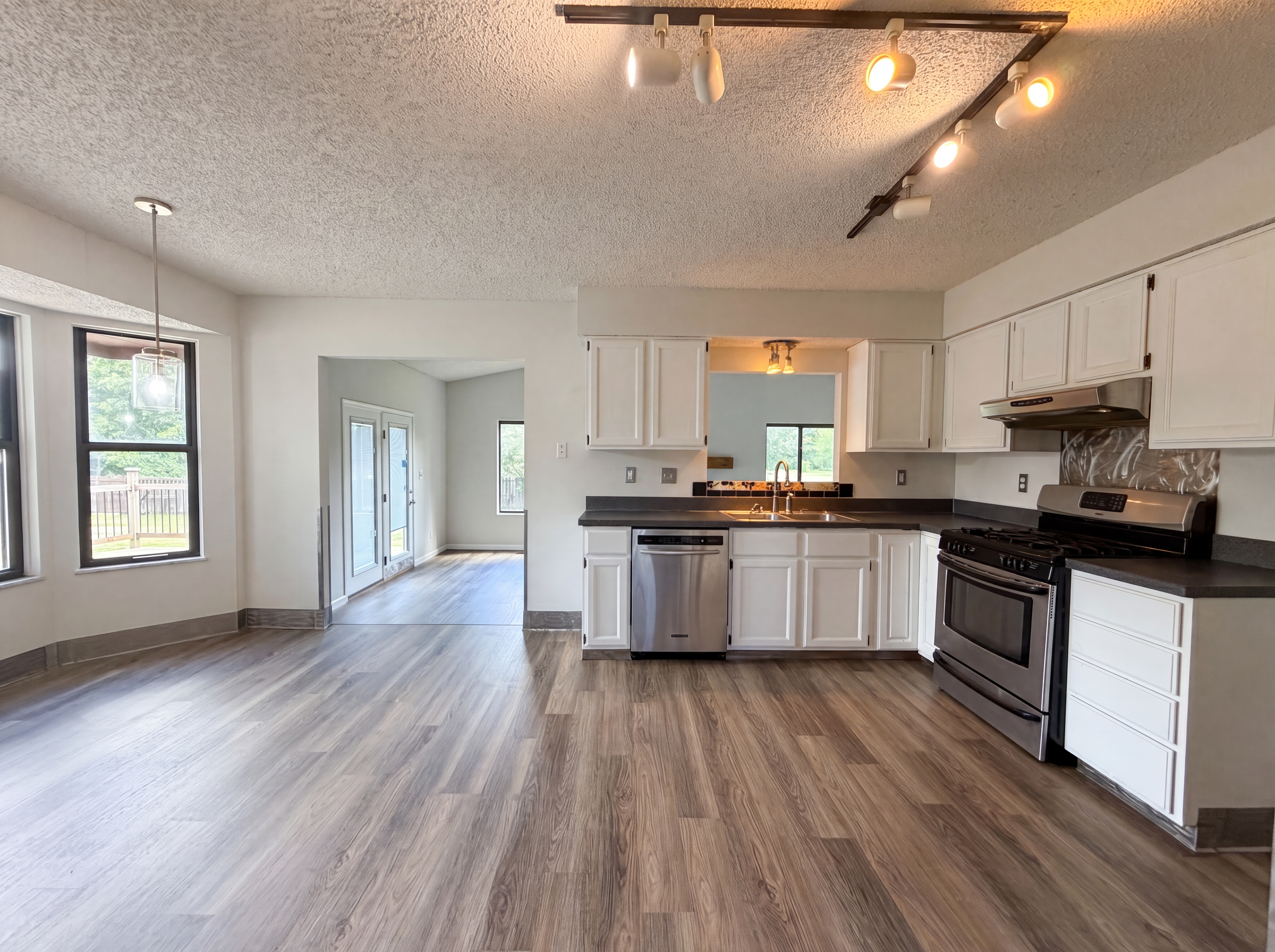 Photo 9 of 41 of 3581 Meadowgate Ct, Pickerington, OH
