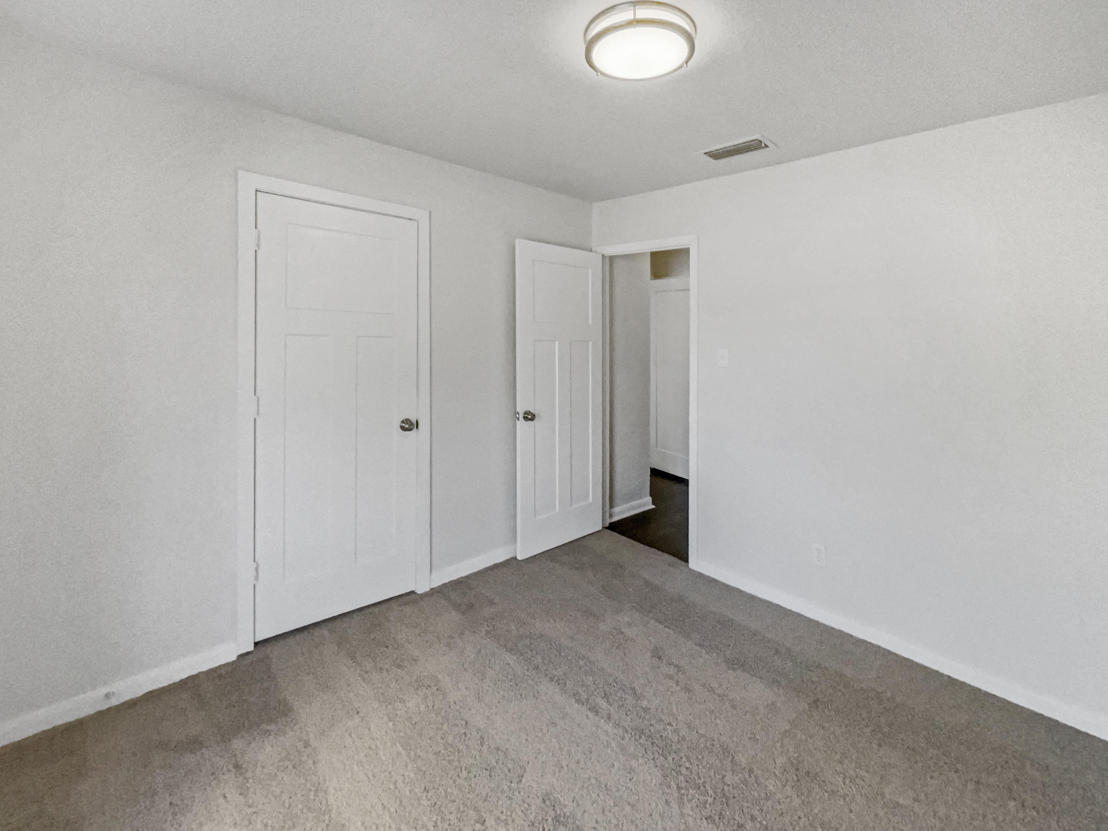 Photo 2 of 25 of 1426 Whiteoak Dr, Garland, TX