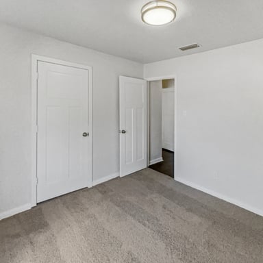 Property photo 2 of 1426 Whiteoak Dr