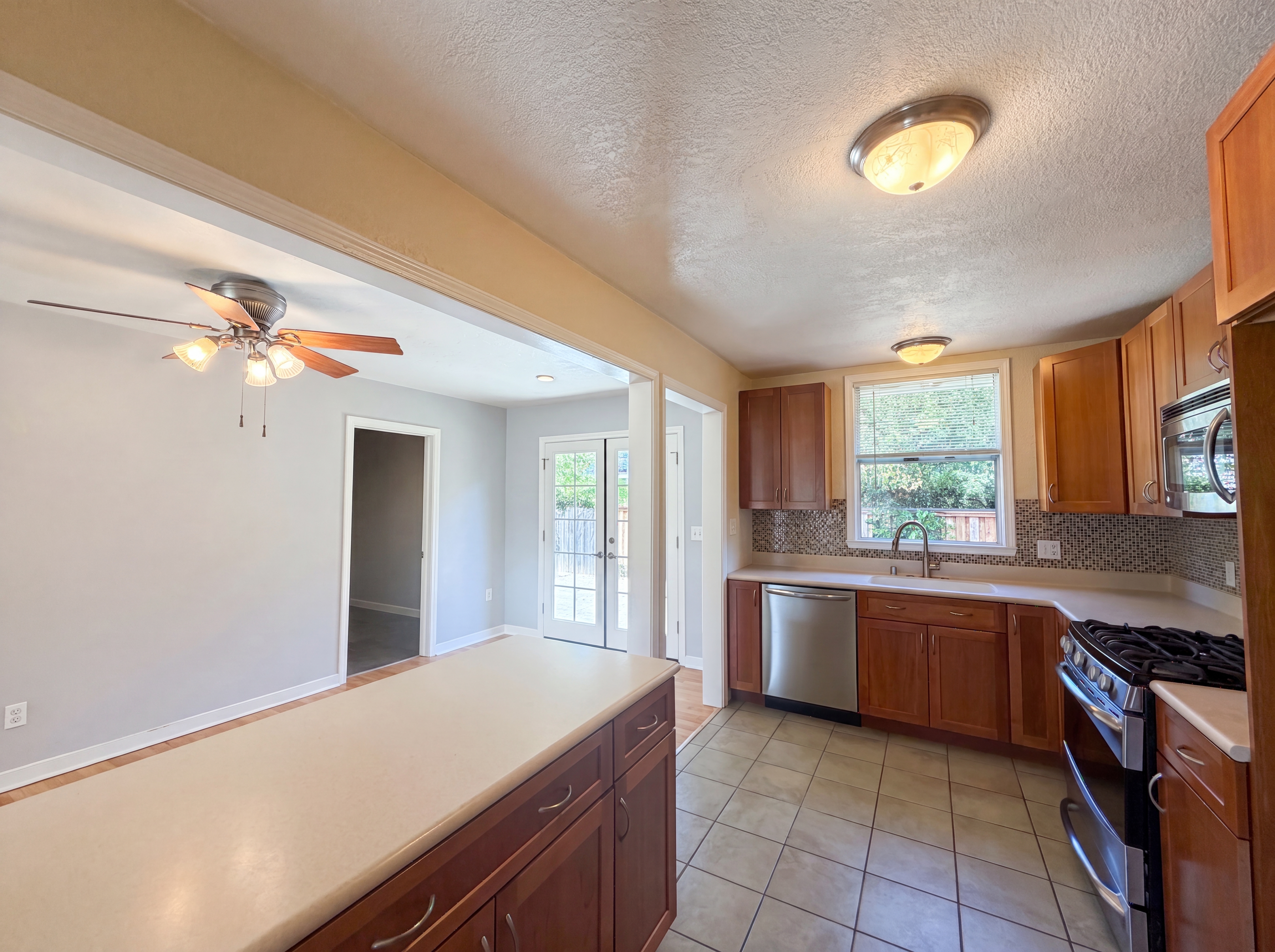 Photo 2 of 29 of 6015 12th Ave, Sacramento, CA