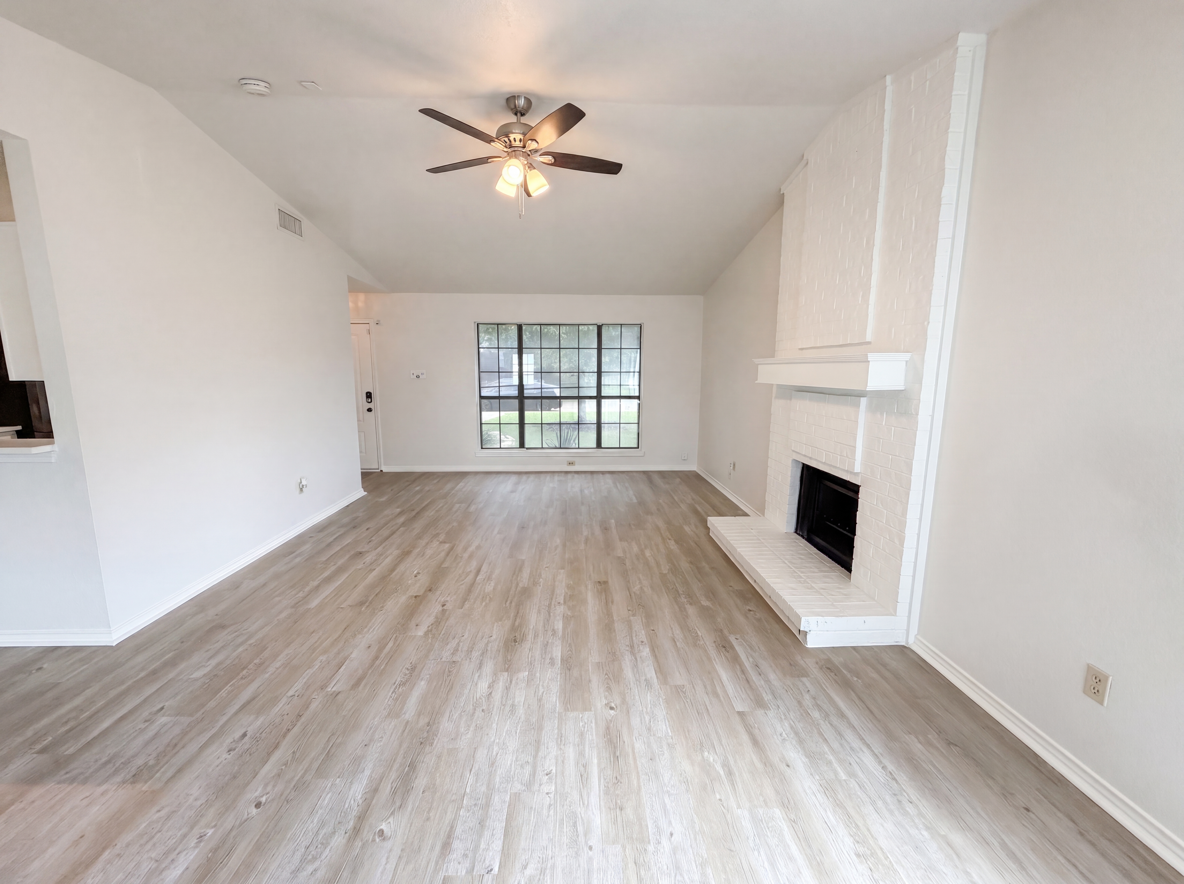 Photo 7 of 16 of 1319 Oak Run Dr, Duncanville, TX