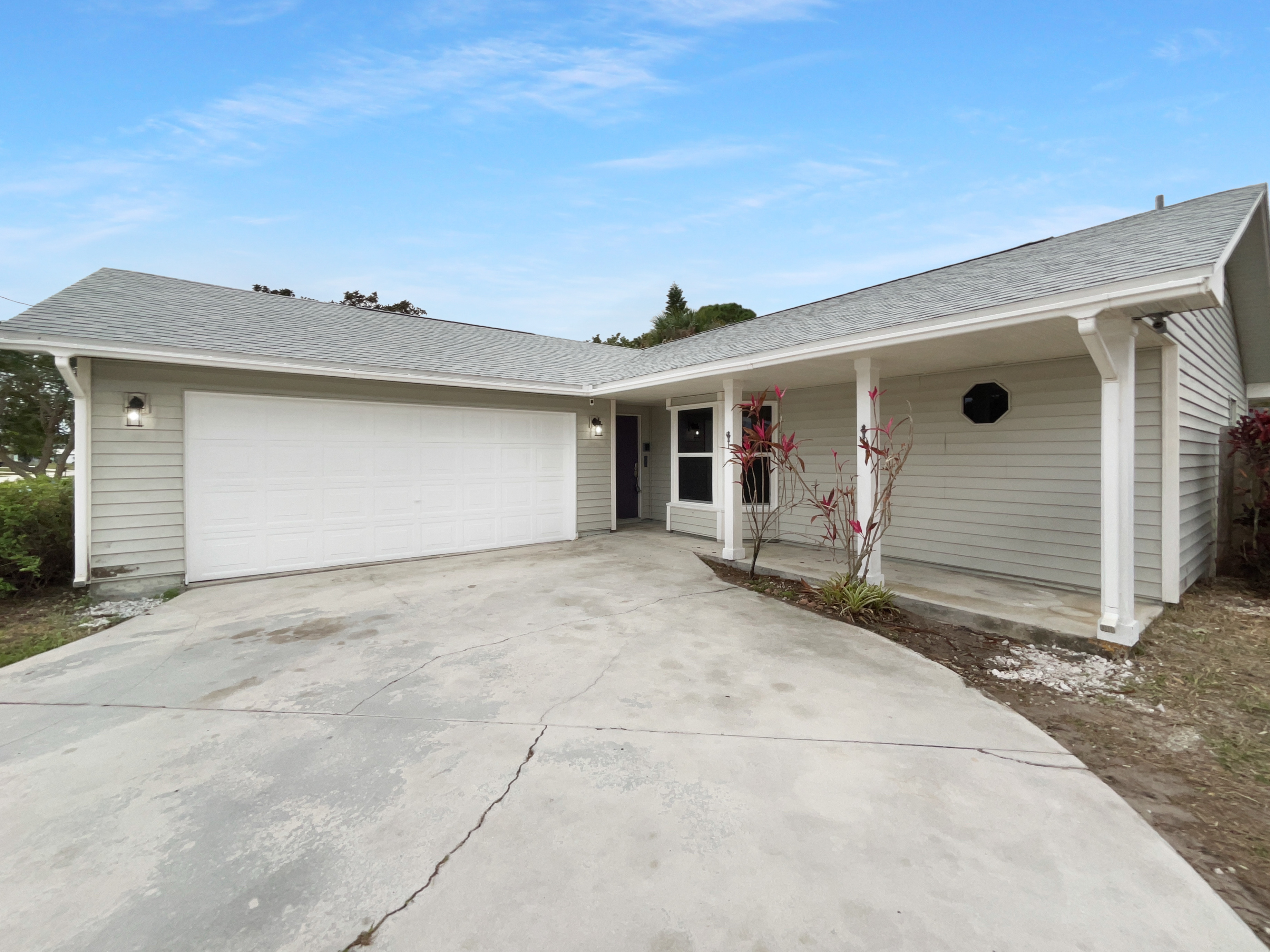 Photo 10 of 28 of 5409 Hickory Dr, Fort Pierce, FL