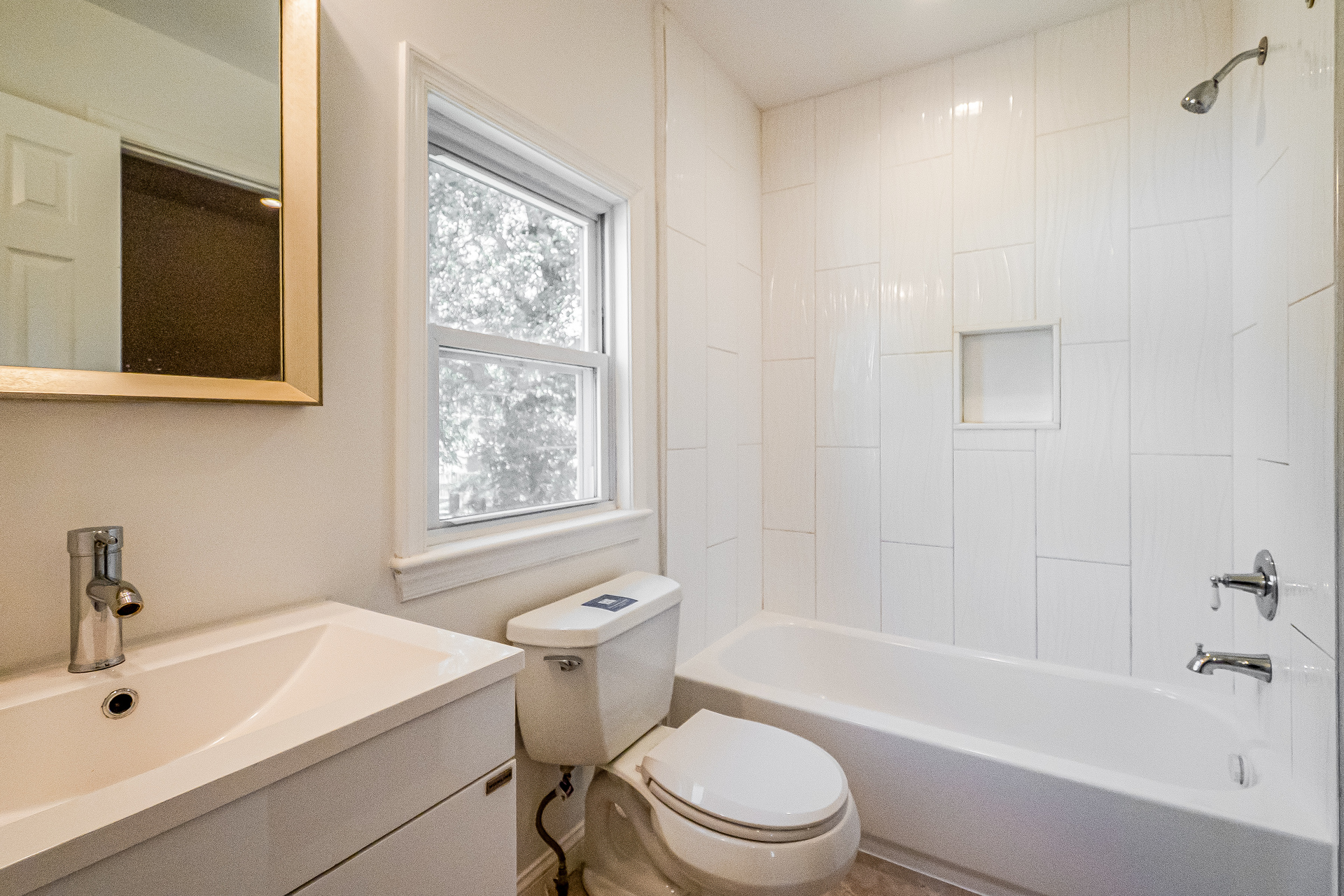 Photo 15 of 22 of 204 N Huron Dr, Oxon Hill, MD