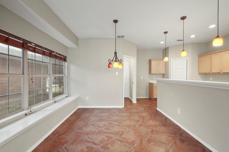 Photo 14 of 32 - 3553 Sedona Dr, Grand Prairie, TX 75052