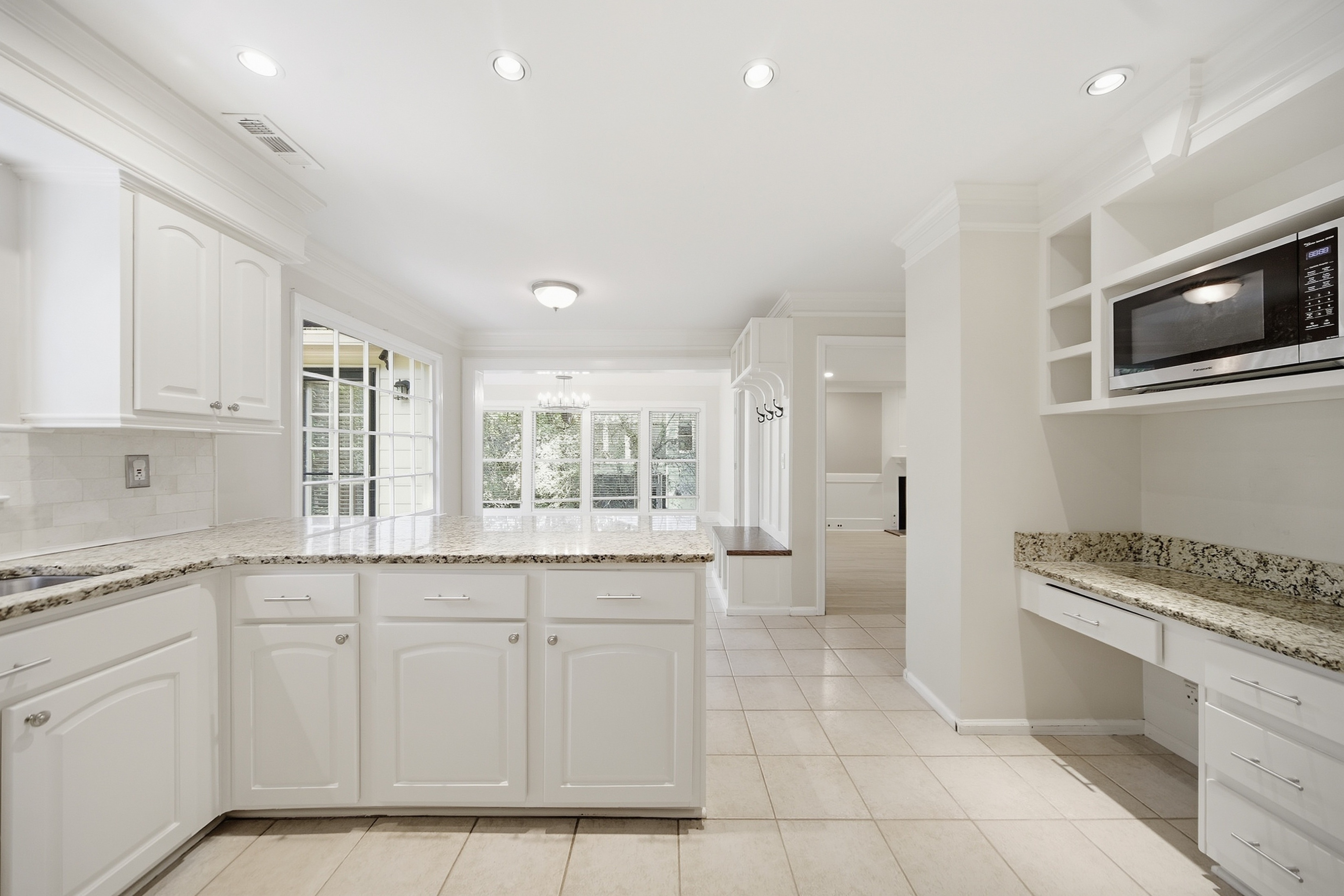 Photo 6 of 40 of 4003 Oakview Ct, Alpharetta, GA