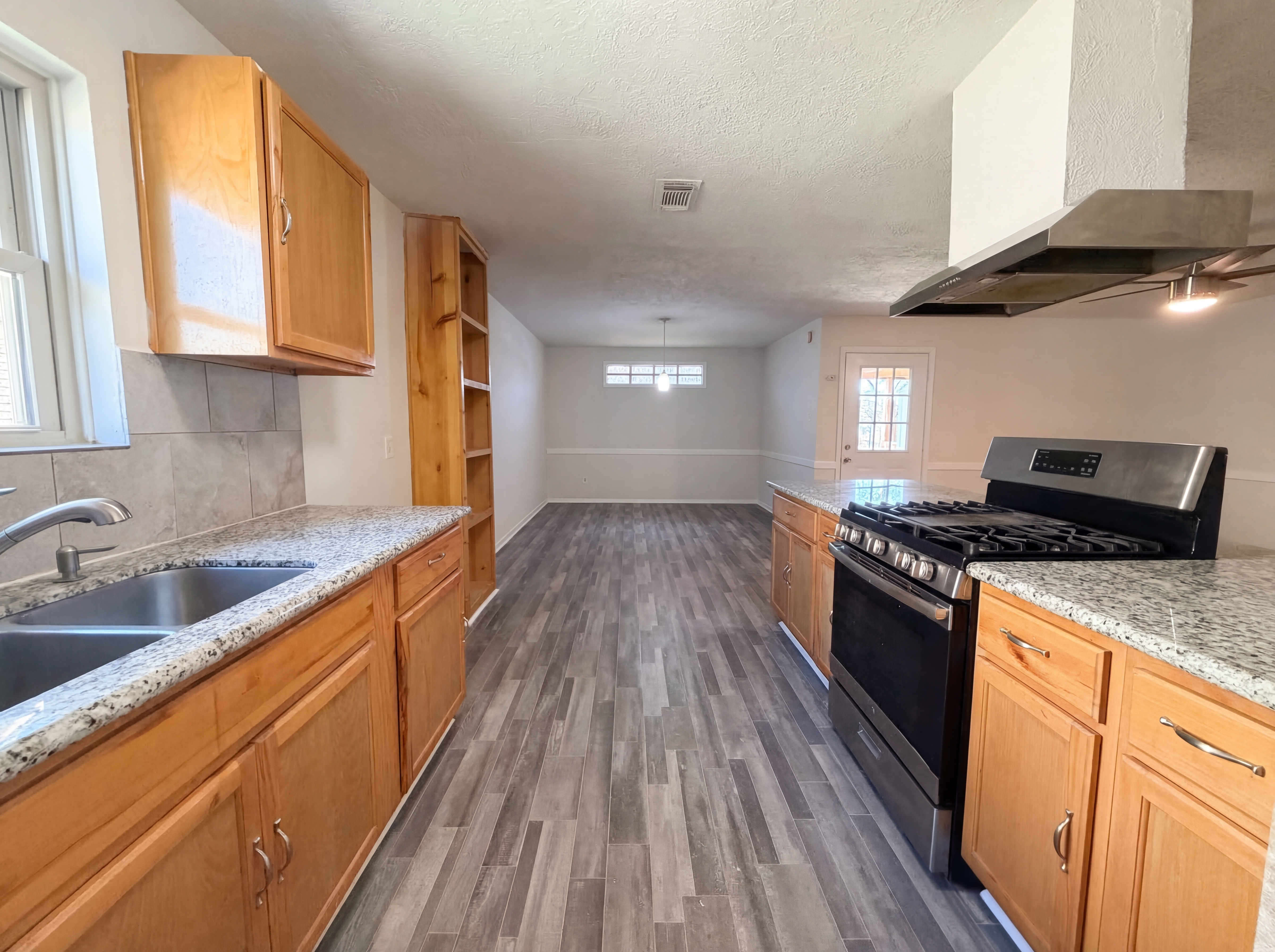 Photo 9 of 18 of 6023 Winterhaven Dr, Houston, TX