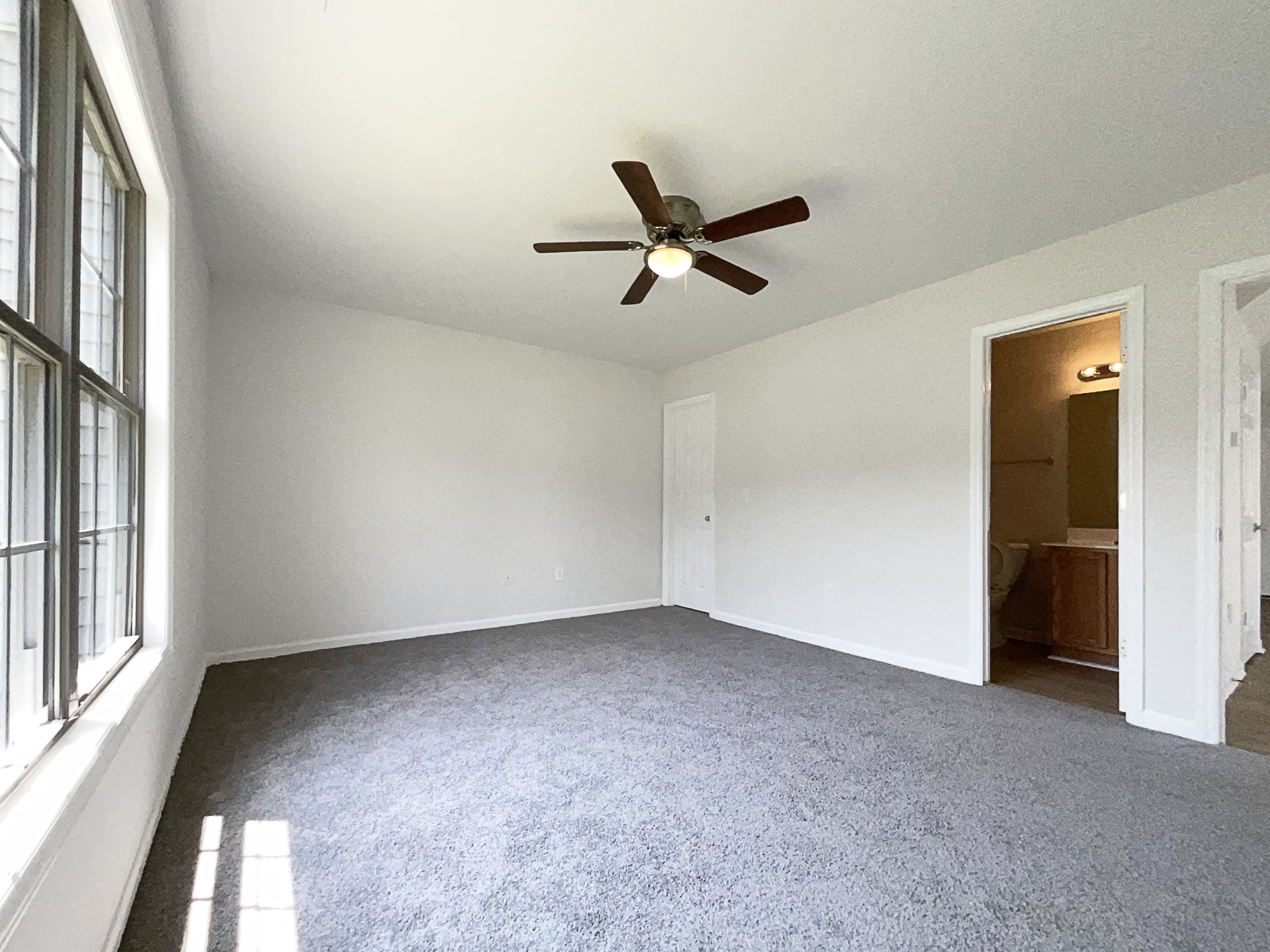 Photo 11 of 19 of 4025 Scofield Dr, Raleigh, NC