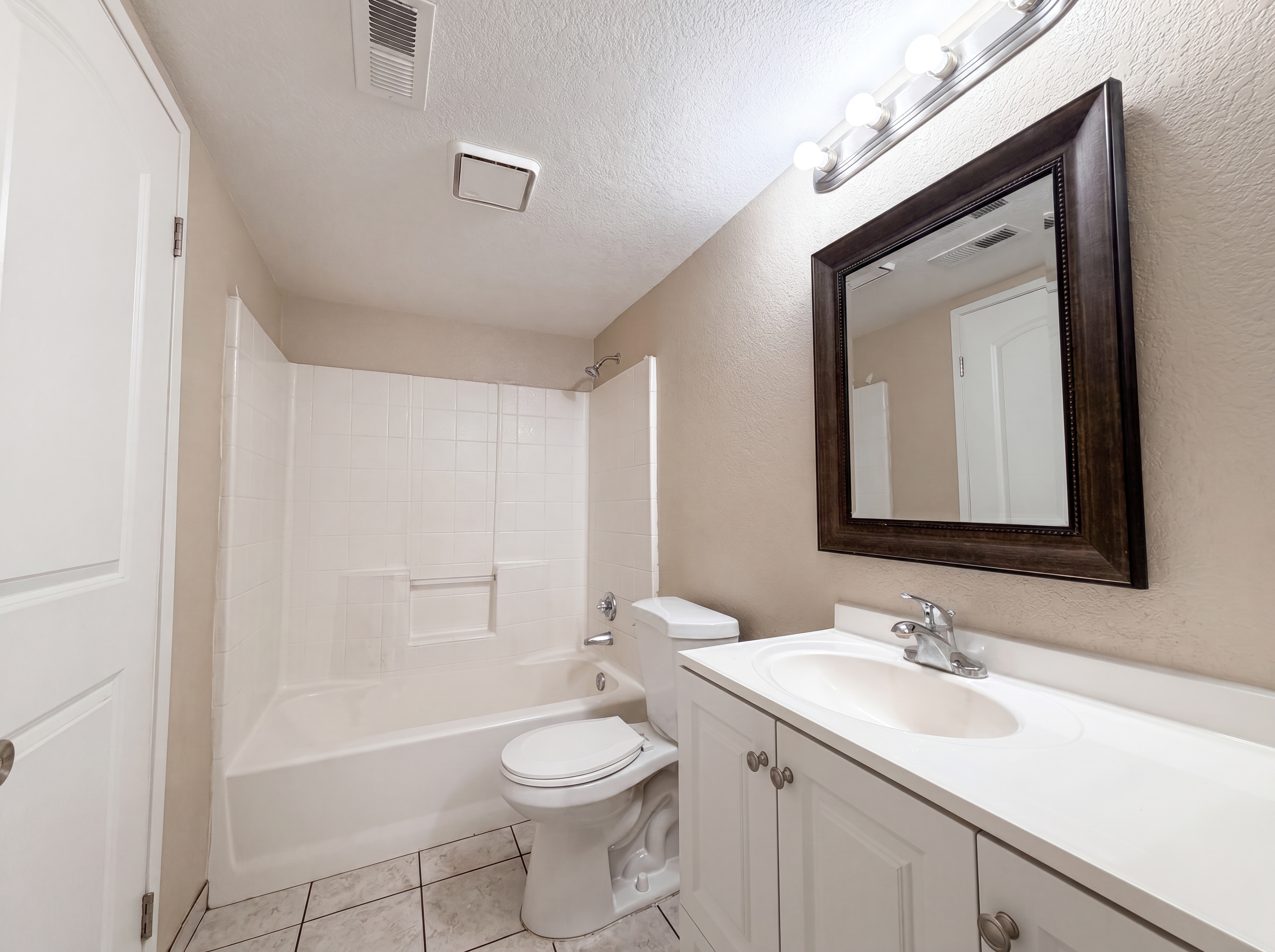 Photo 14 of 28 of 5545 W Avenue L6, Lancaster, CA