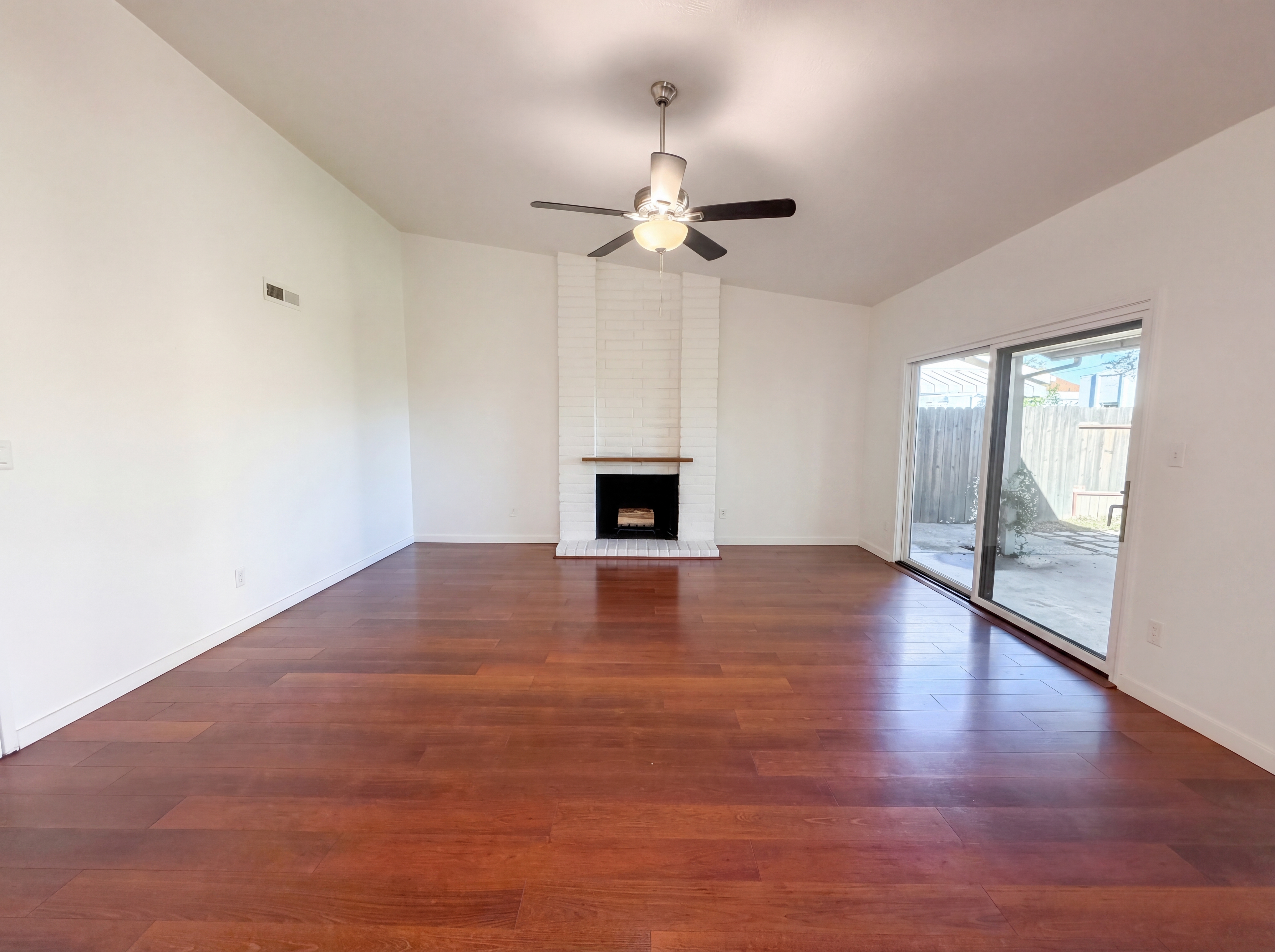 Photo 3 of 24 of 9648 Elmira Cir, Sacramento, CA