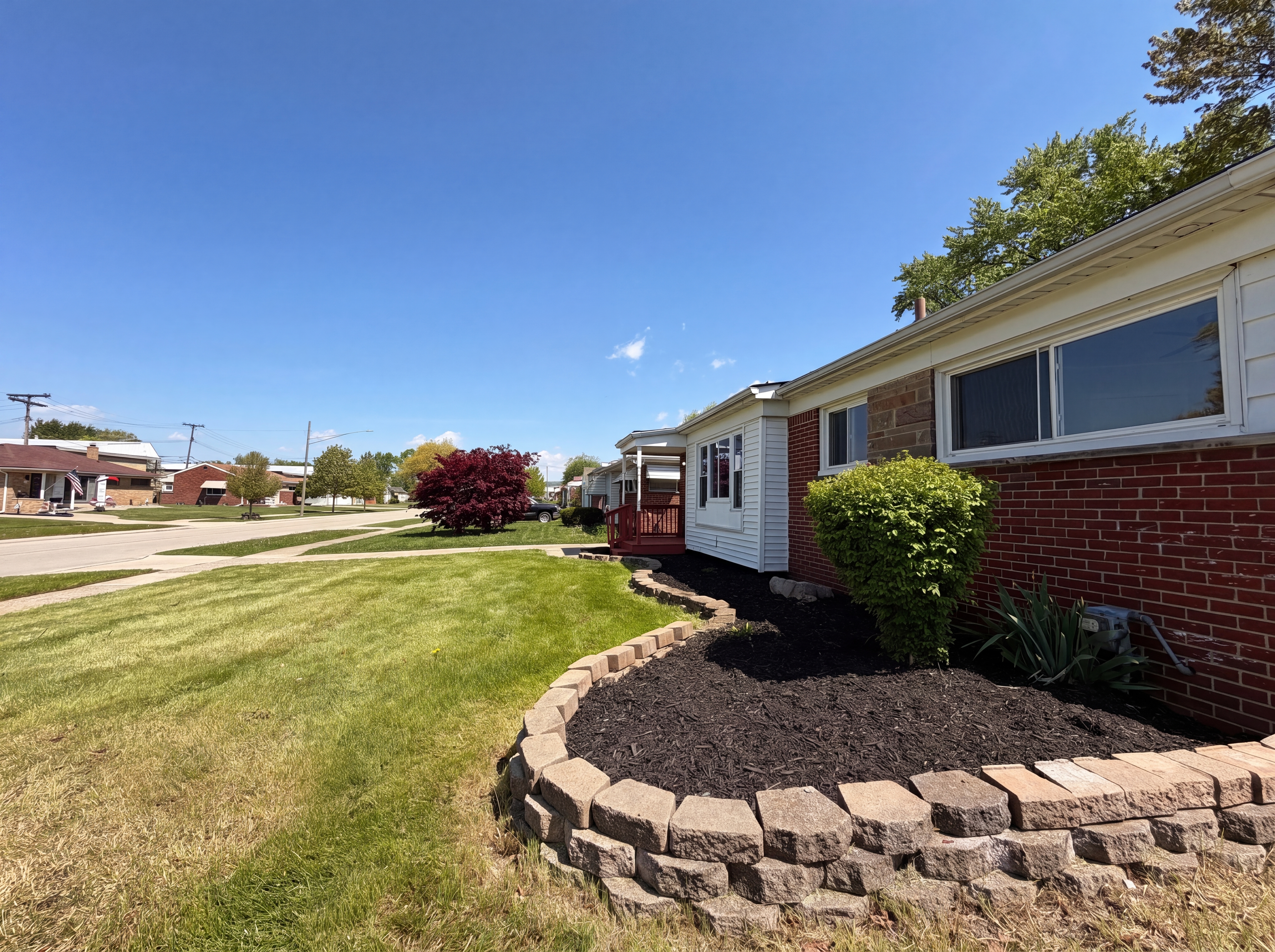Photo 14 of 18 of 28832 Kaufman St, Roseville, MI