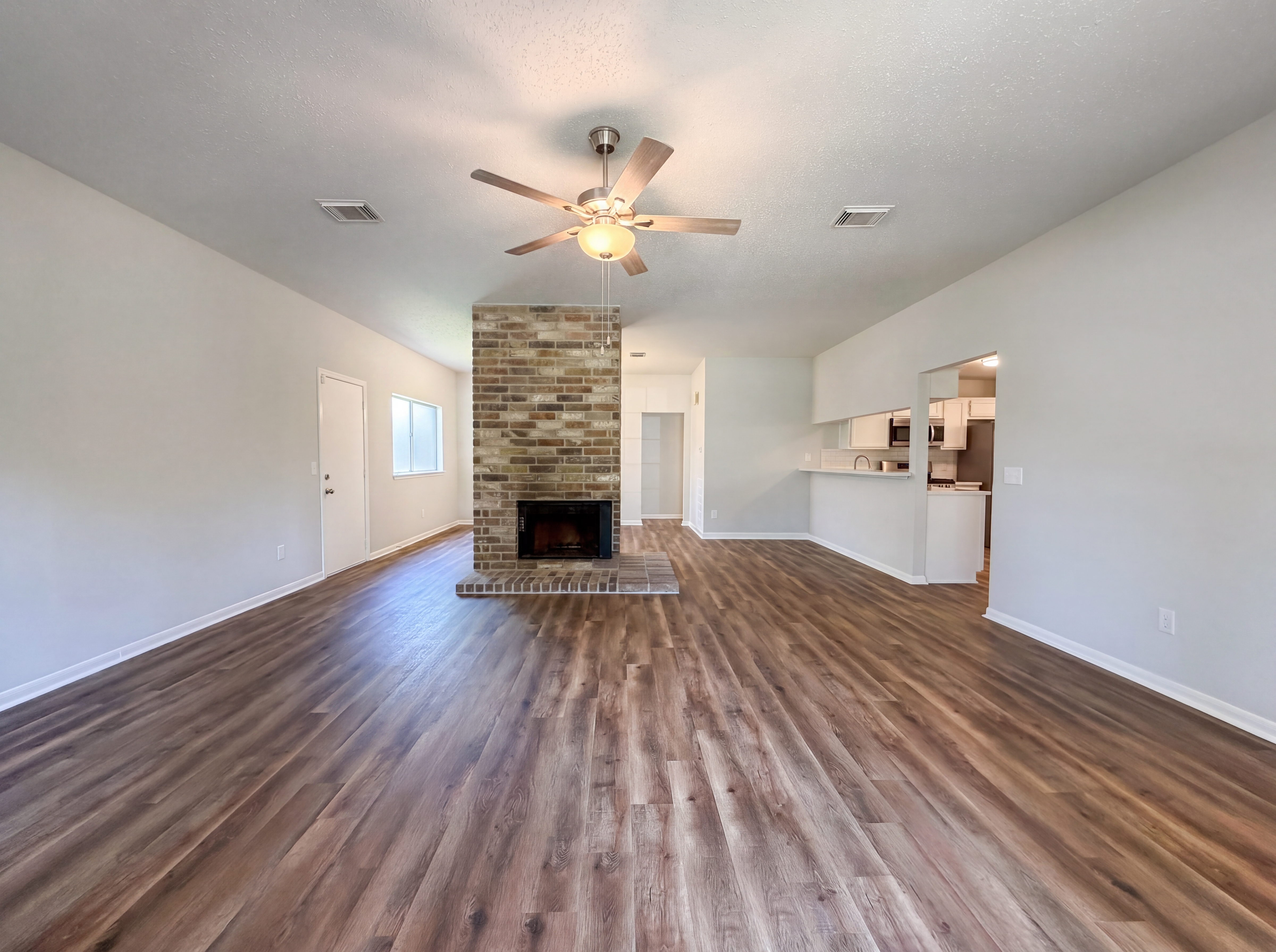 Photo 3 of 17 of 10422 Elk Point Ln, Houston, TX