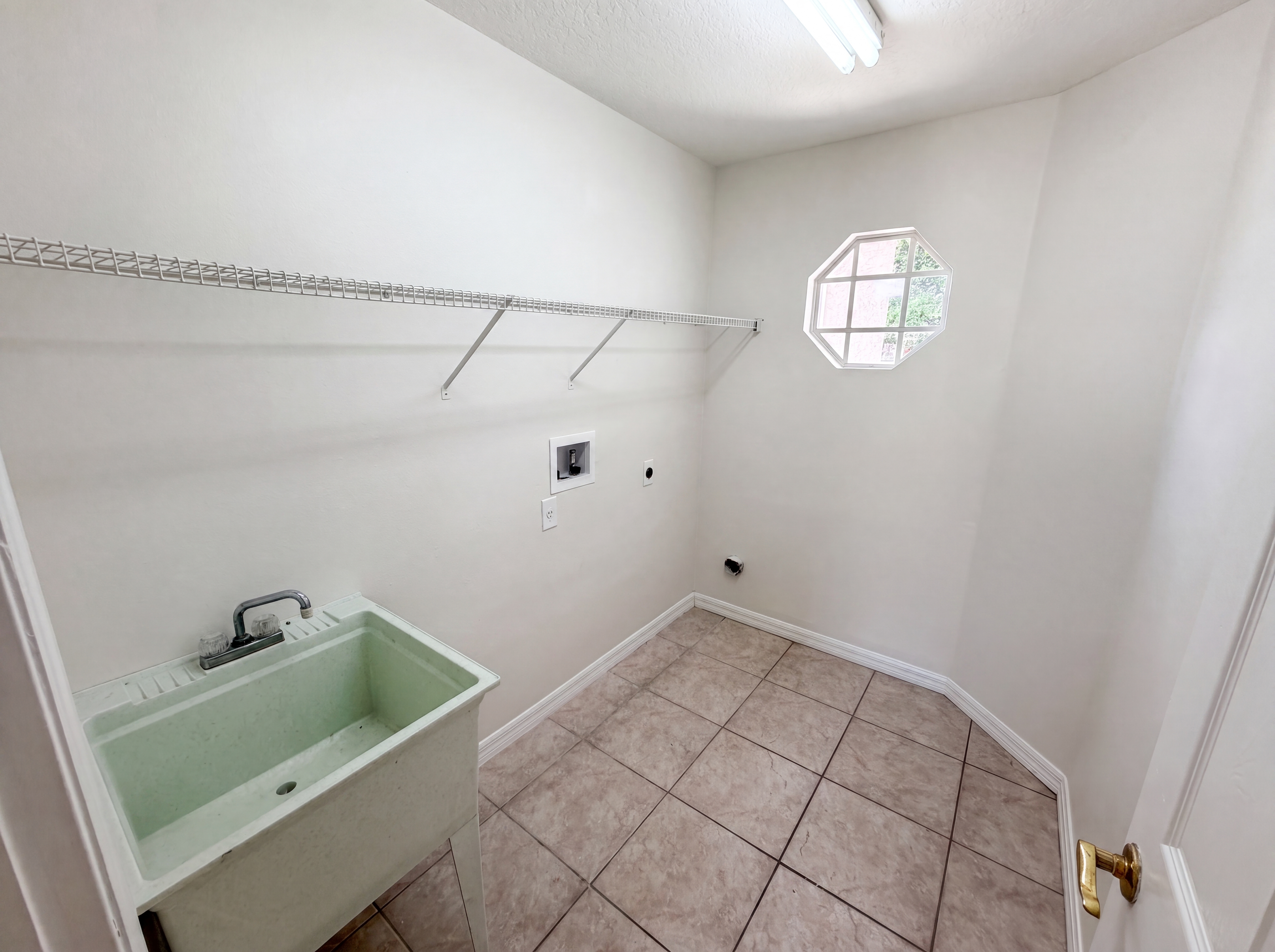 Photo 17 of 43 of 2270 Blossomwood Dr, Oviedo, FL
