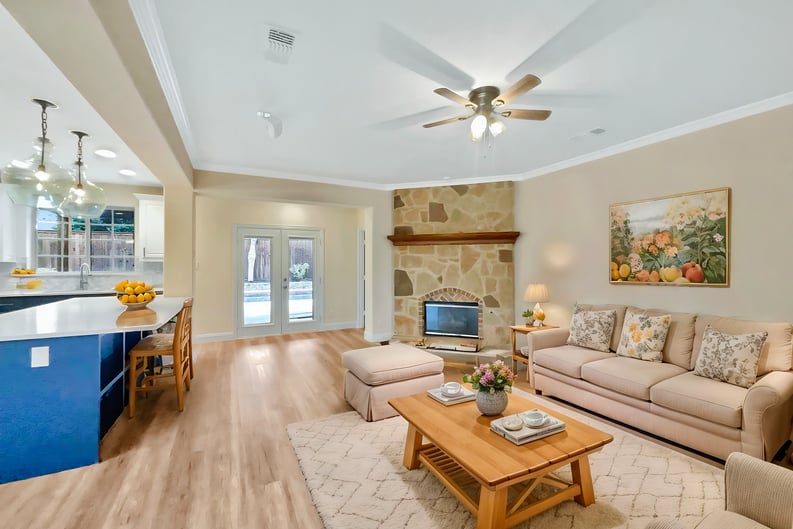 Property photo 2 of 941 Fox Ridge Trl
