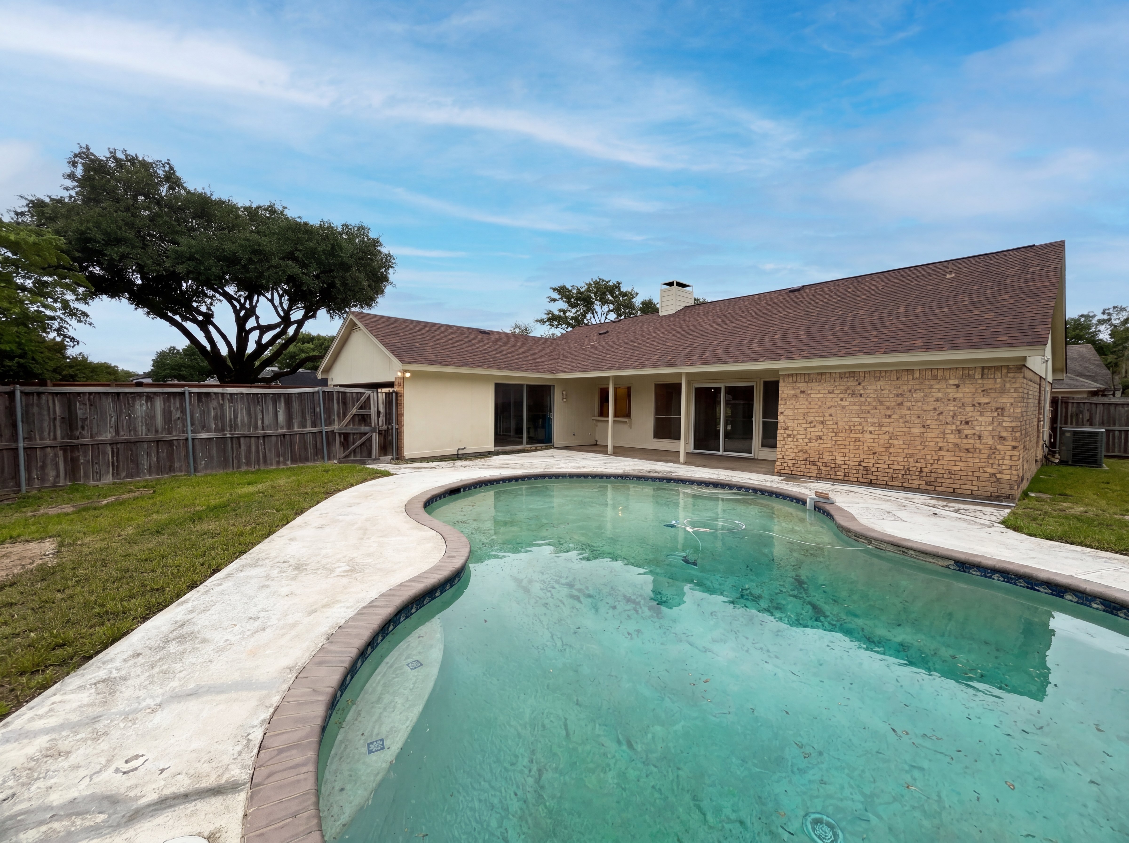 Photo 5 of 28 of 3701 Westminster Dr, Carrollton, TX