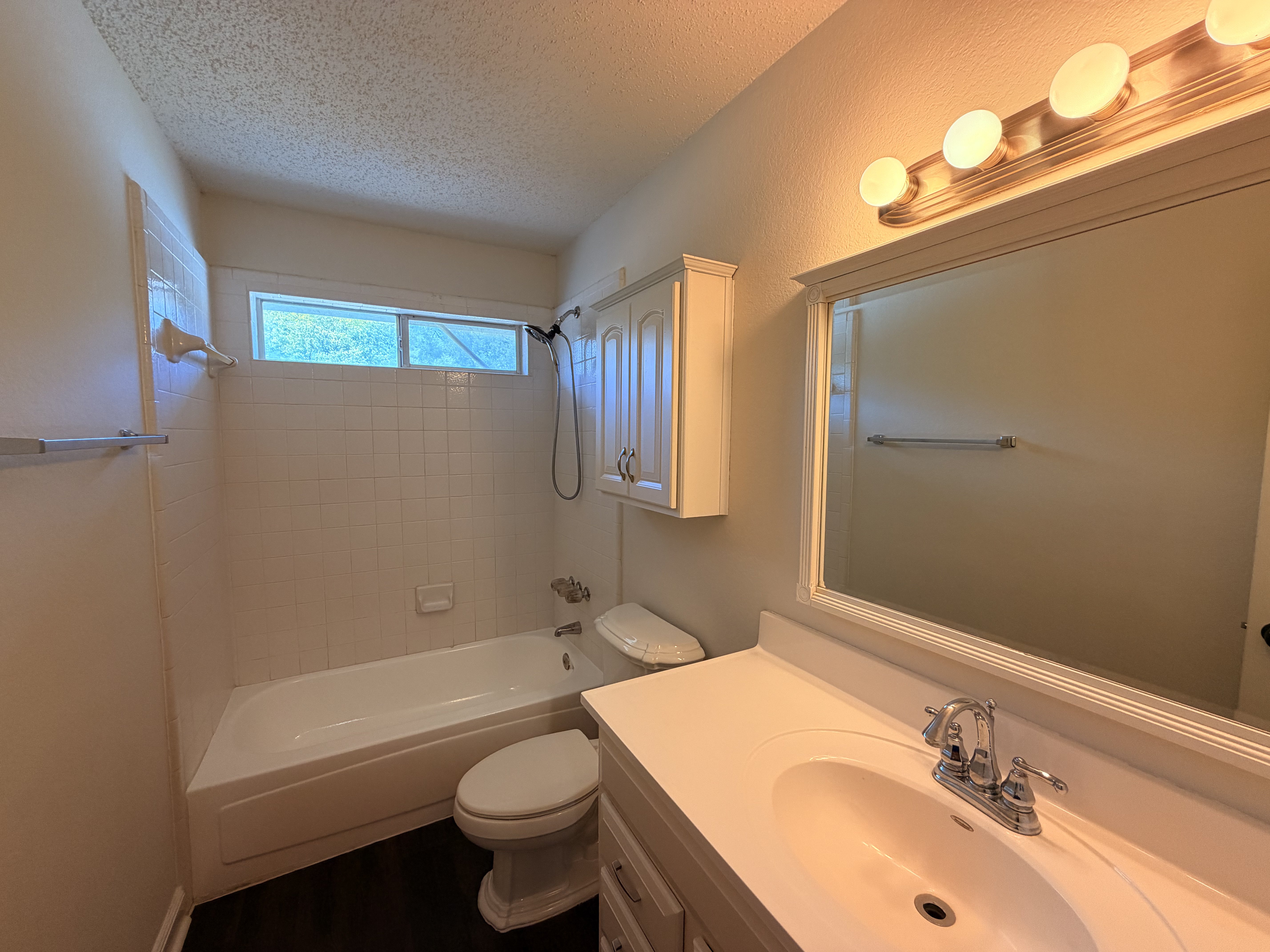 Photo 16 of 21 of 2405 Waterloo Ln, Mesquite, TX
