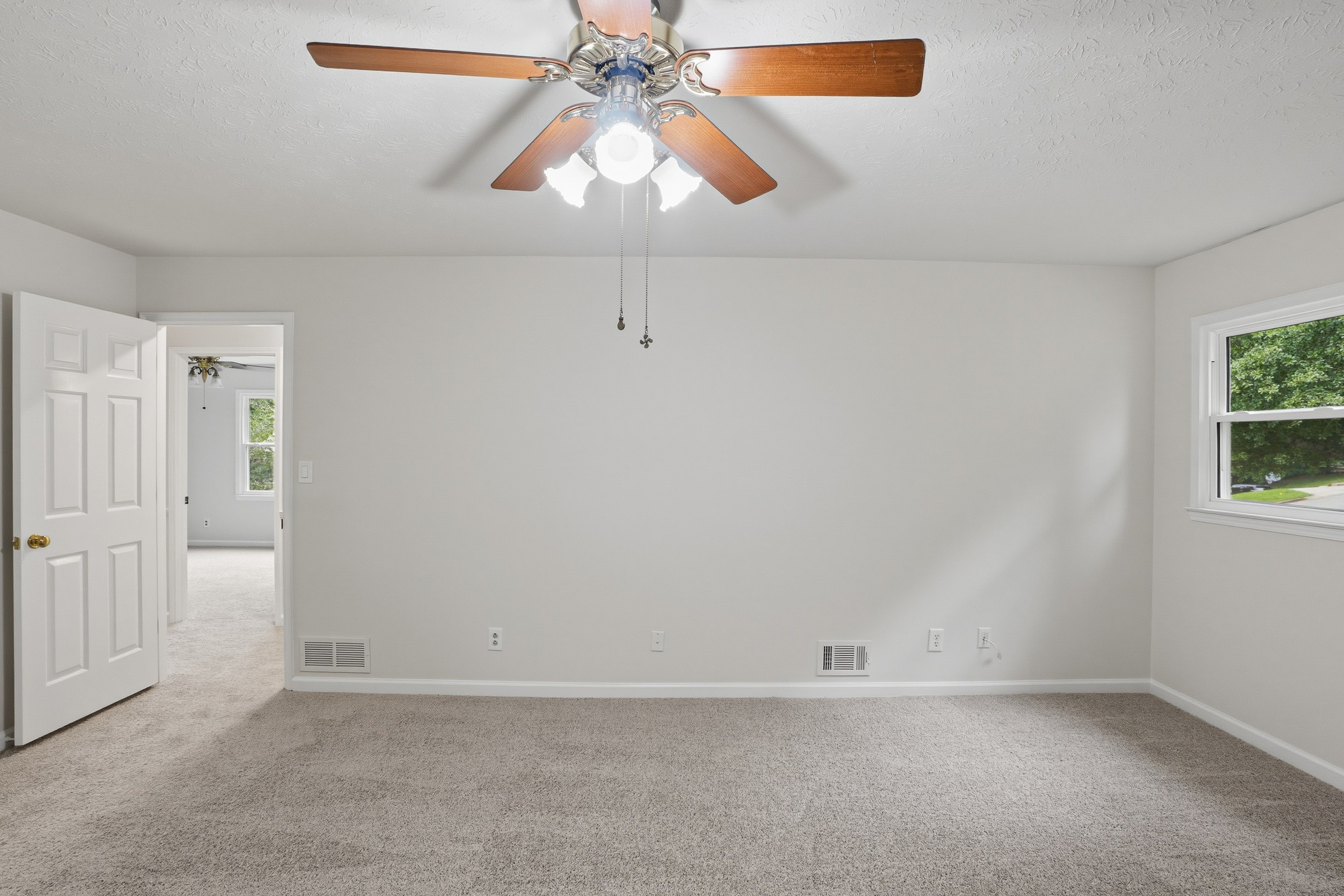 Photo 17 of 37 of 3839 Cotswold Dr , Lilburn, GA