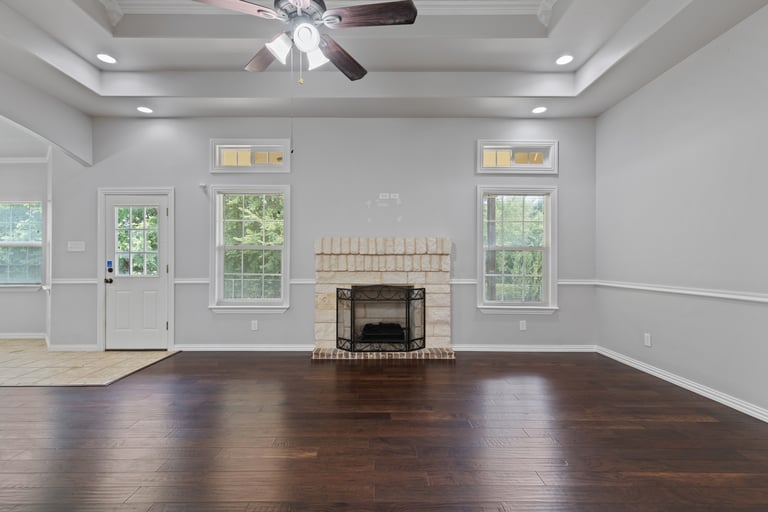 Photo 3 of 25 - 3320 Springfield Rd, Springtown, TX 76082