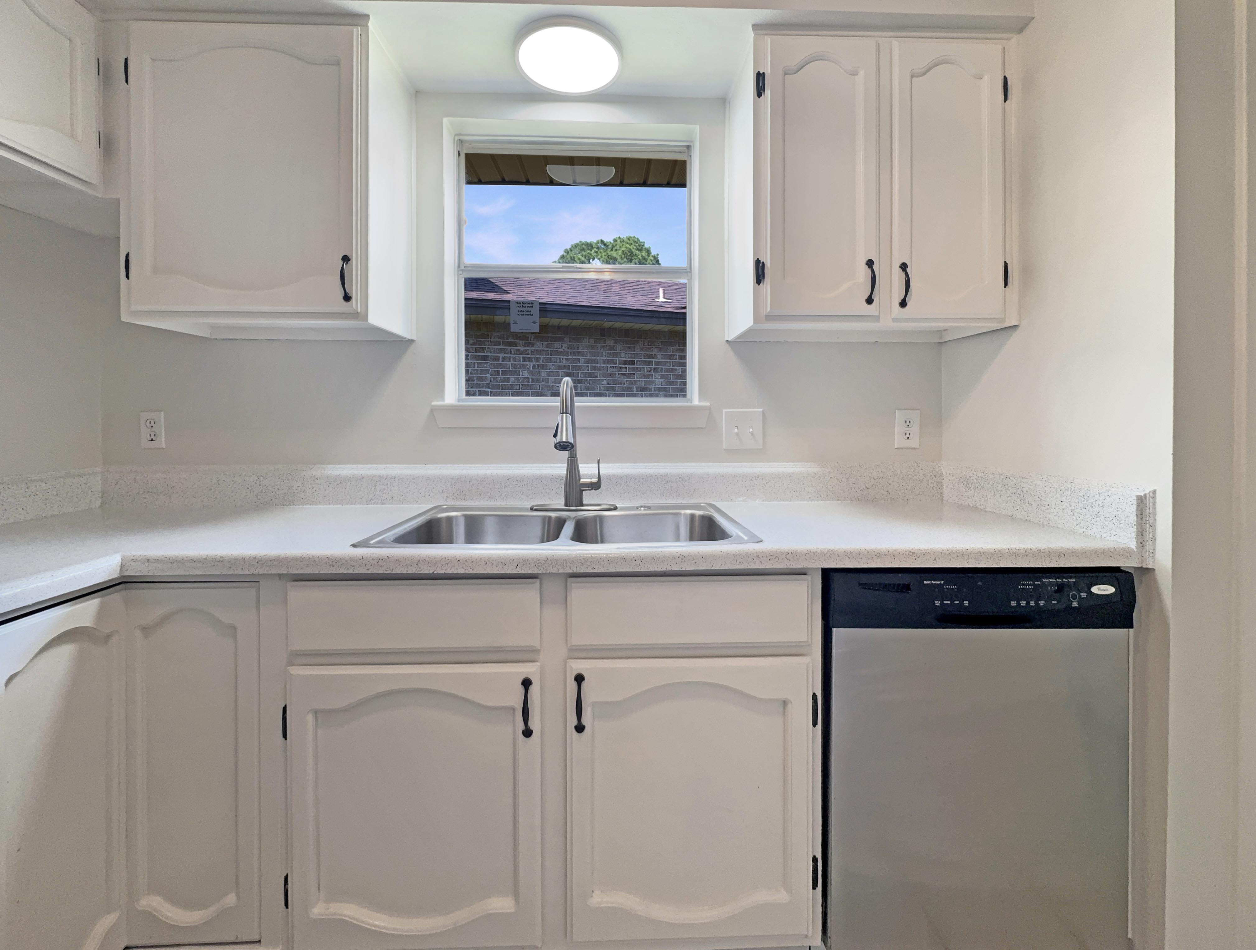 Photo 12 of 19 of 10110 Willmont Rd, La Porte, TX