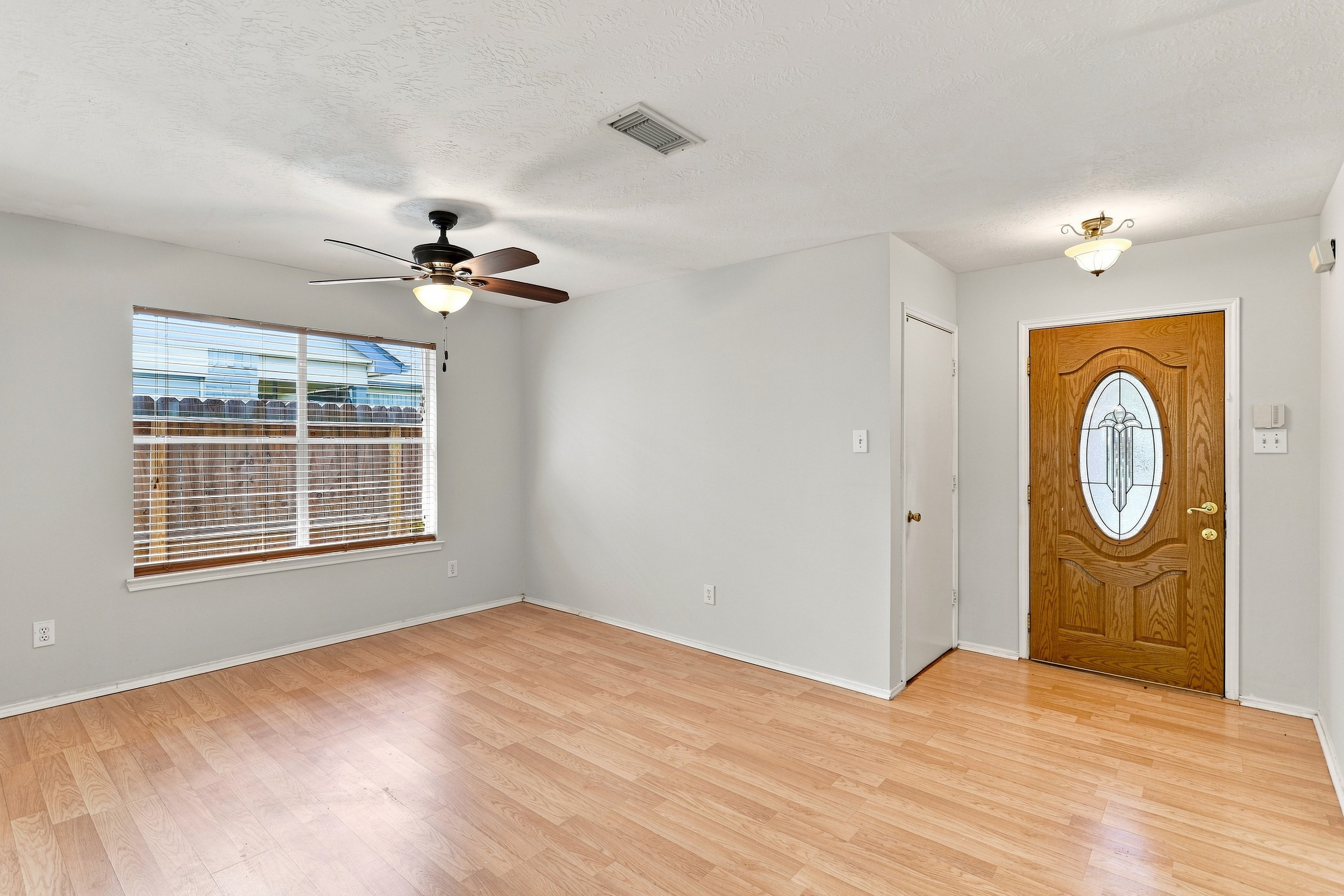 Photo 9 of 26 of 22906 Sherioaks Ln, Spring, TX