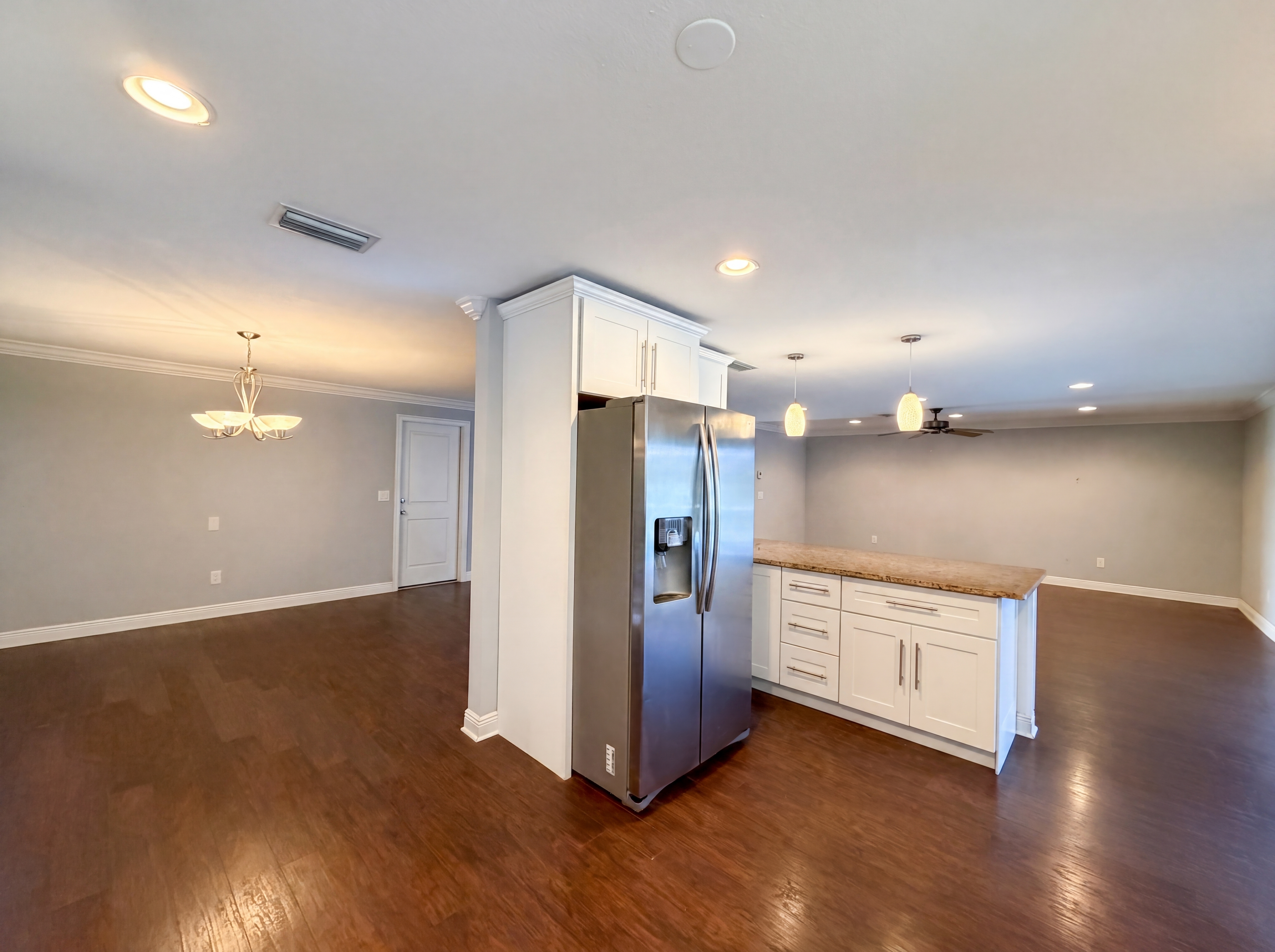 Photo 11 of 33 of 5644 Eichen Cir W, Fort Myers, FL