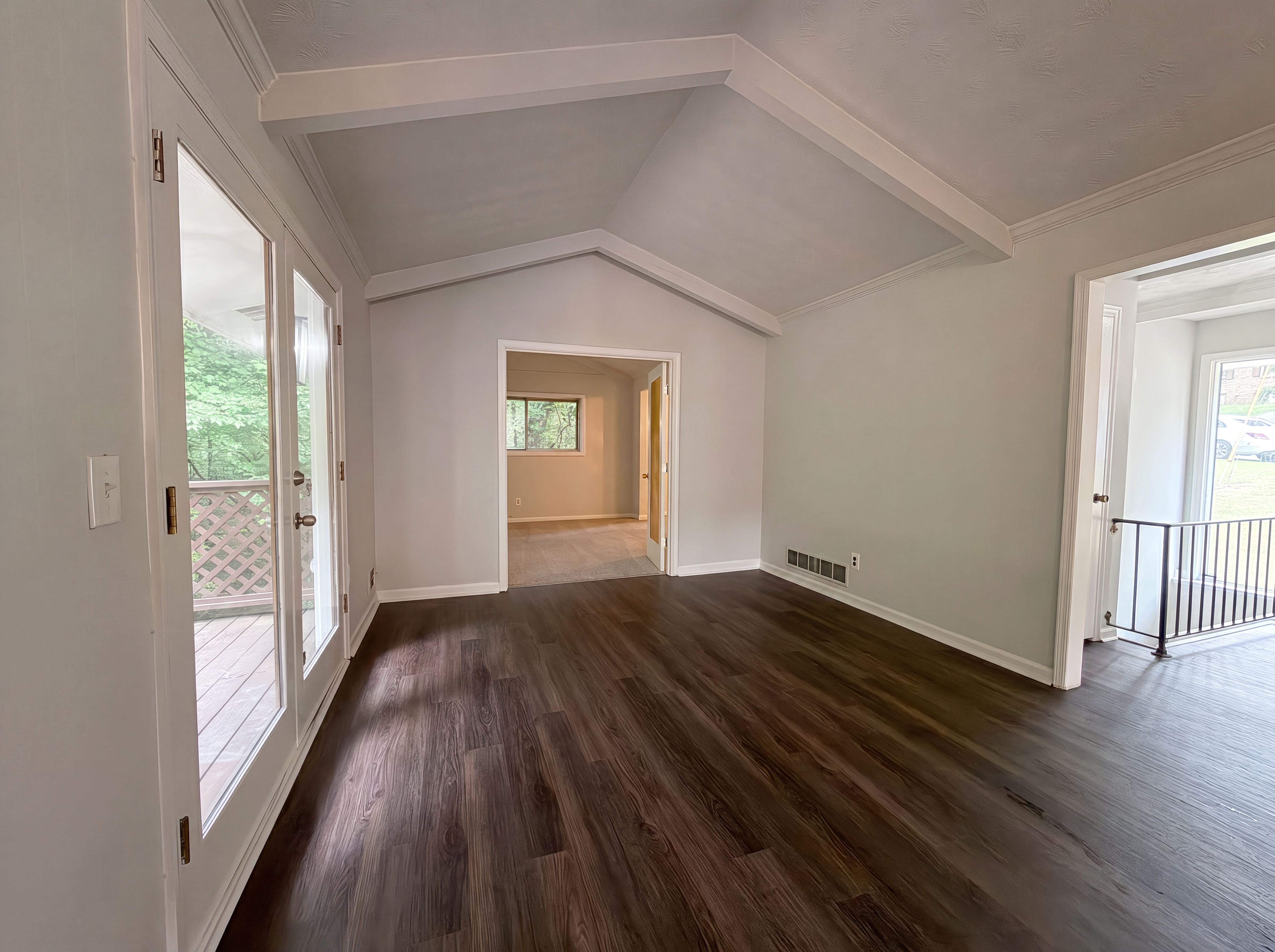 Photo 3 of 18 of 3630 Creekview Cir, Atlanta, GA
