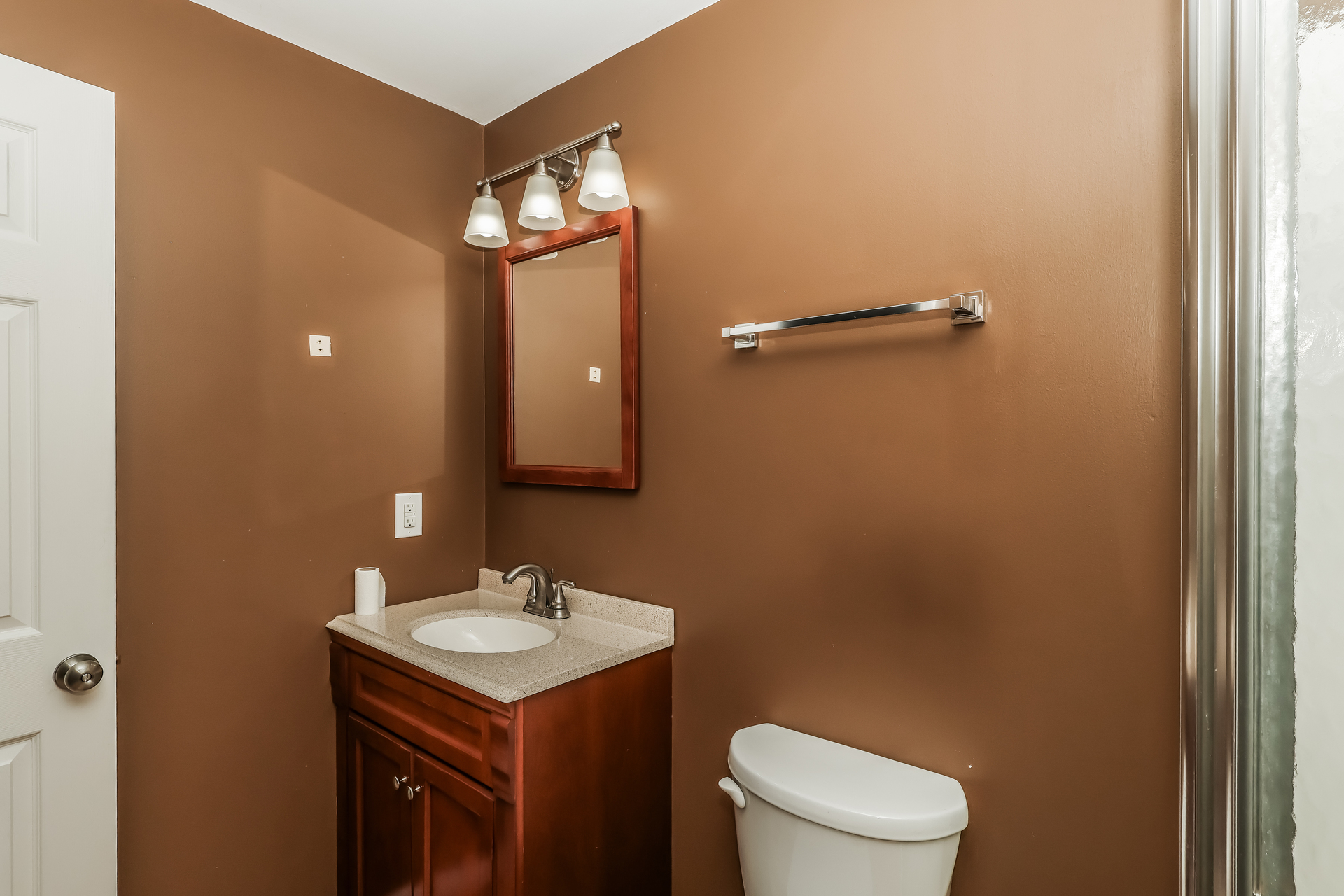 Photo 15 of 23 of 10917 Worthington Ln, Prospect, KY