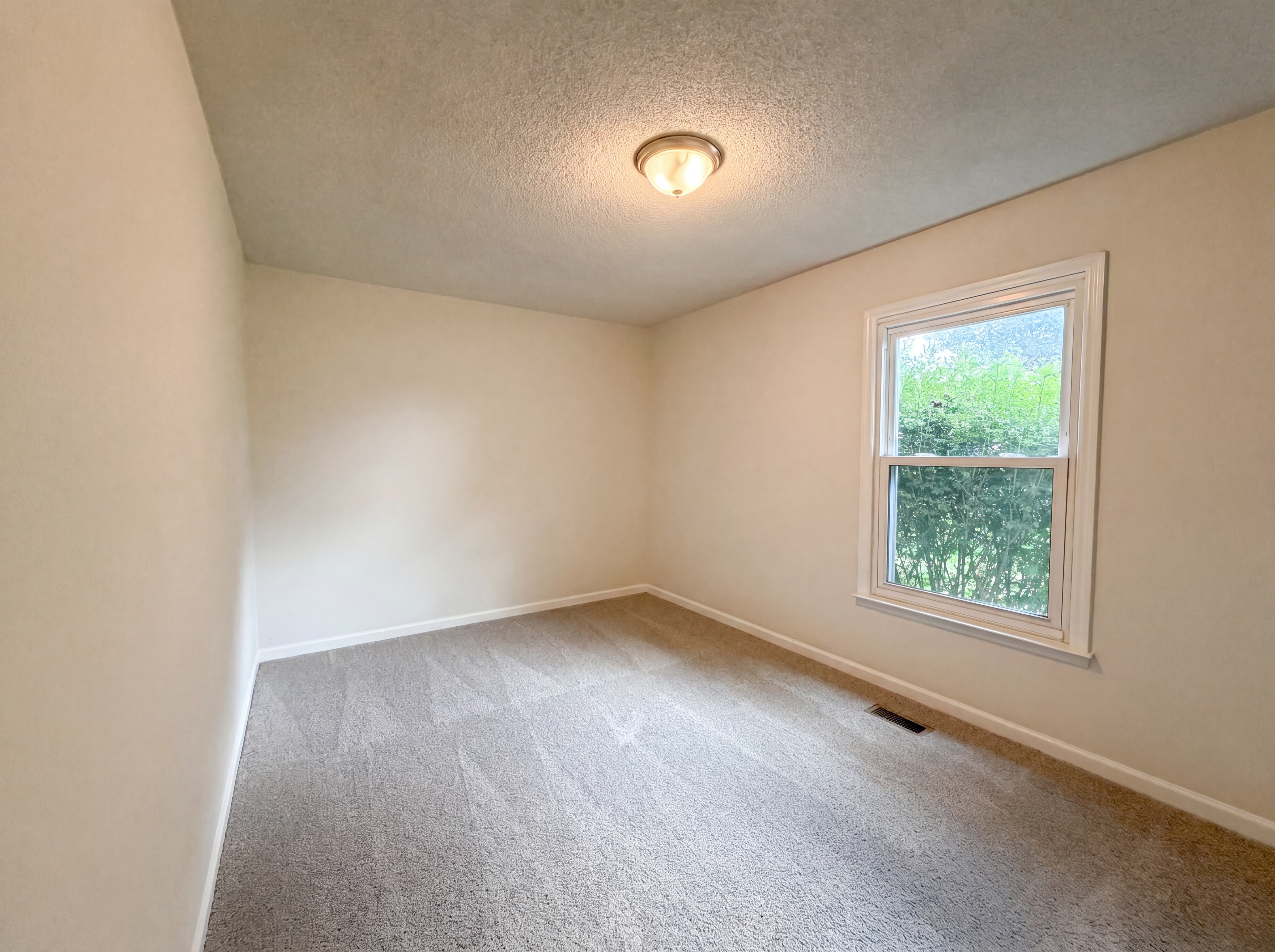 Photo 14 of 22 of 4023 Cavalier Dr, Murfreesboro, TN