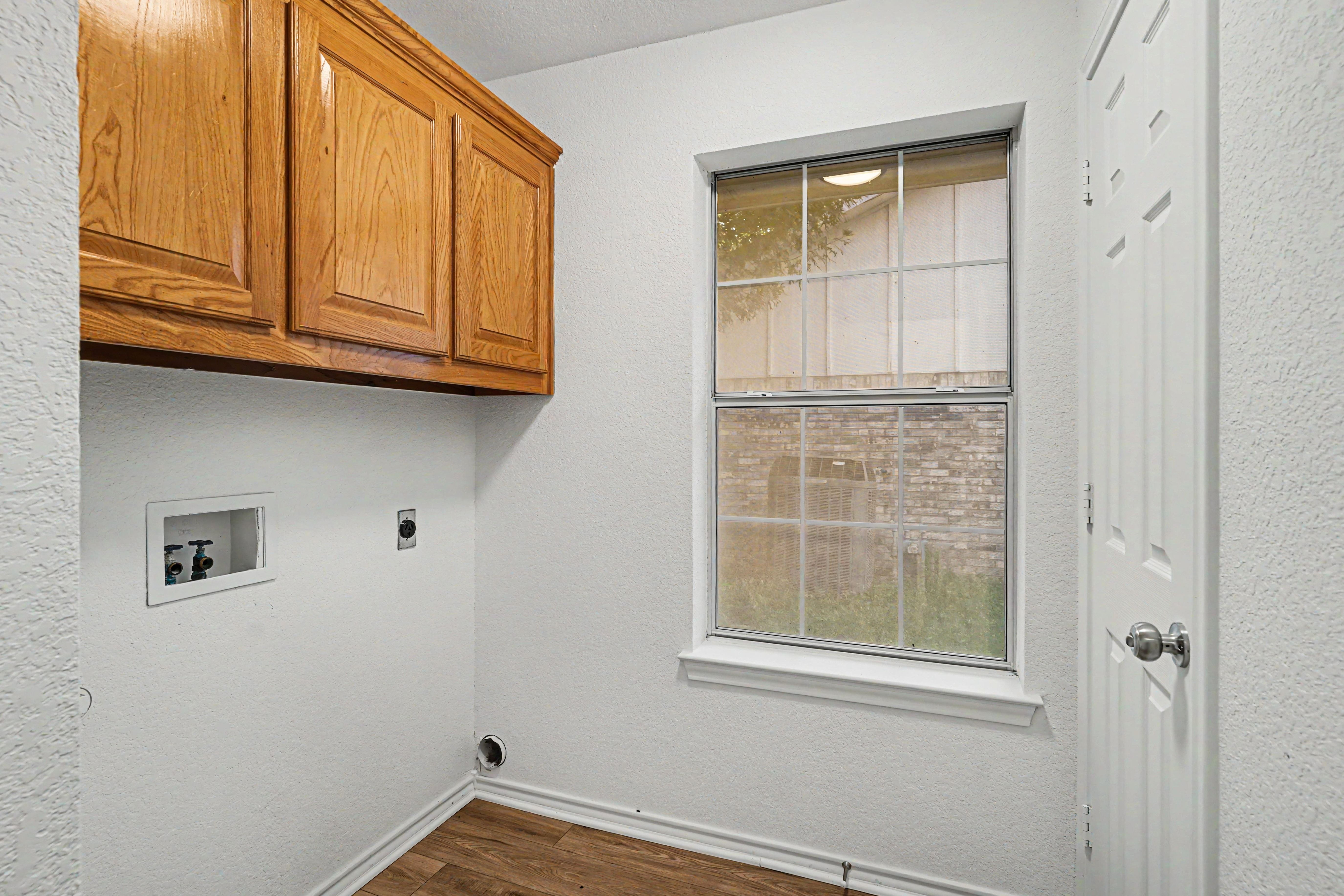 Photo 15 of 17 of 1504 Clover Ln, Granbury, TX