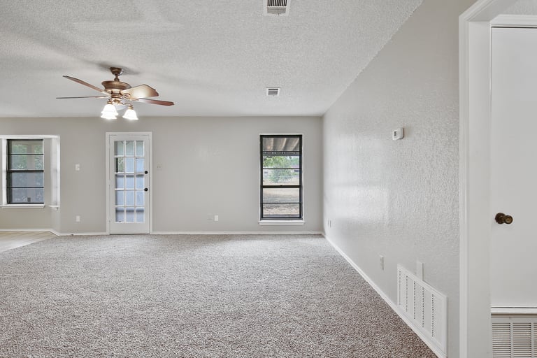 Photo 6 of 25 - 519 Easley St, Fort Worth, TX 76108