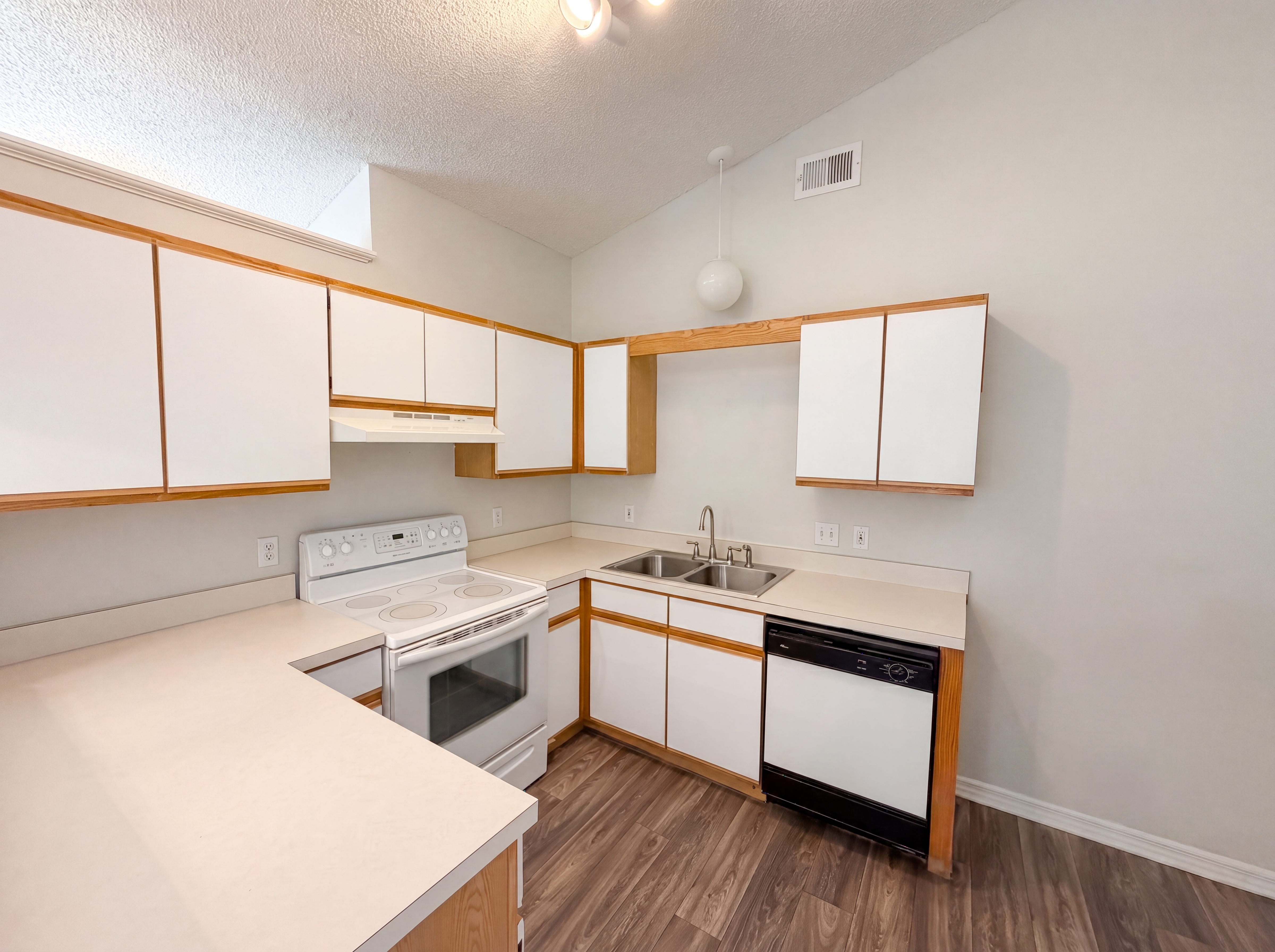 Photo 2 of 20 of 114 Pamala Ct, Sanford, FL