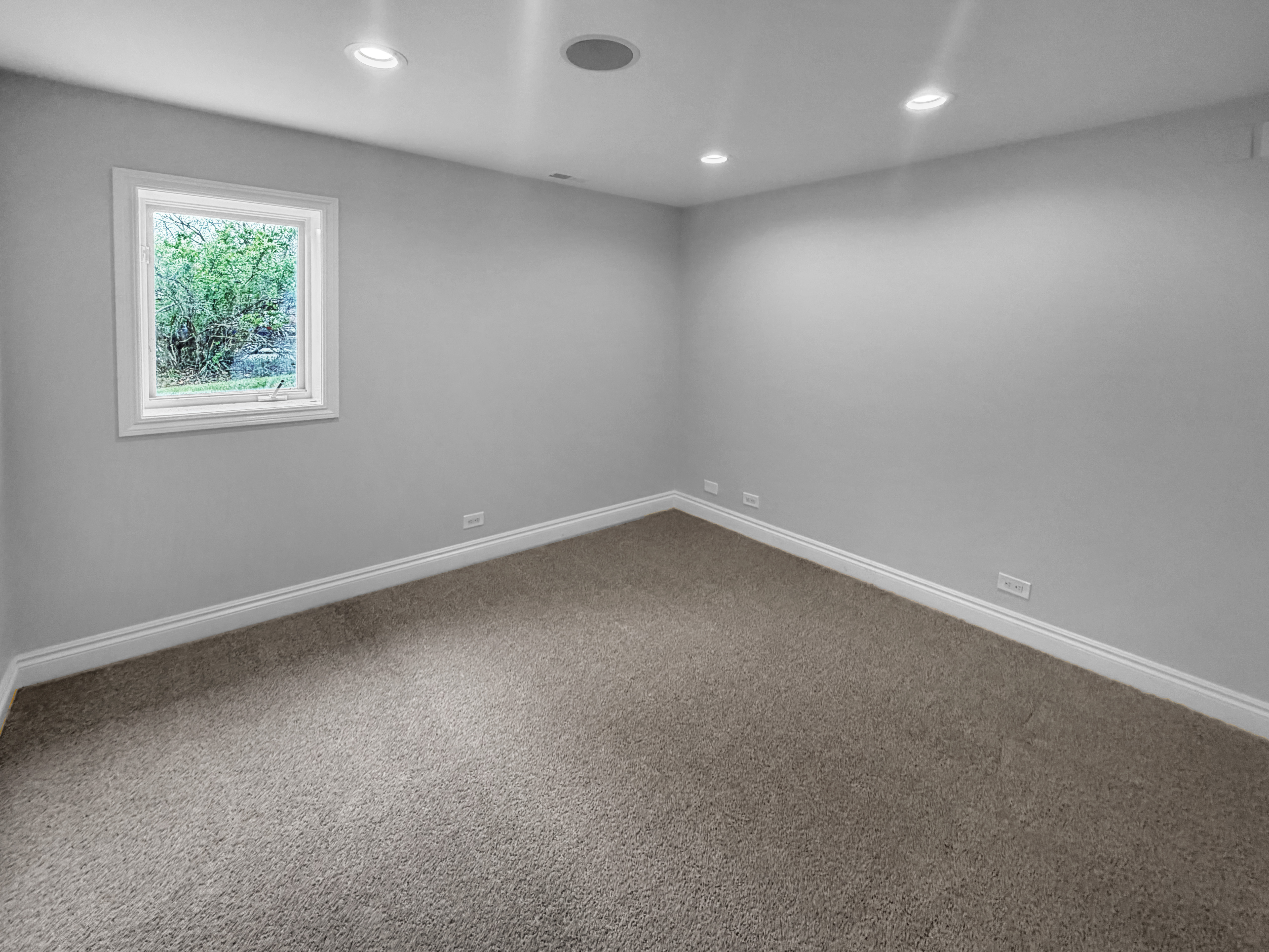 Photo 20 of 38 of 35854 Castlemeadow Dr, Farmington Hills, MI