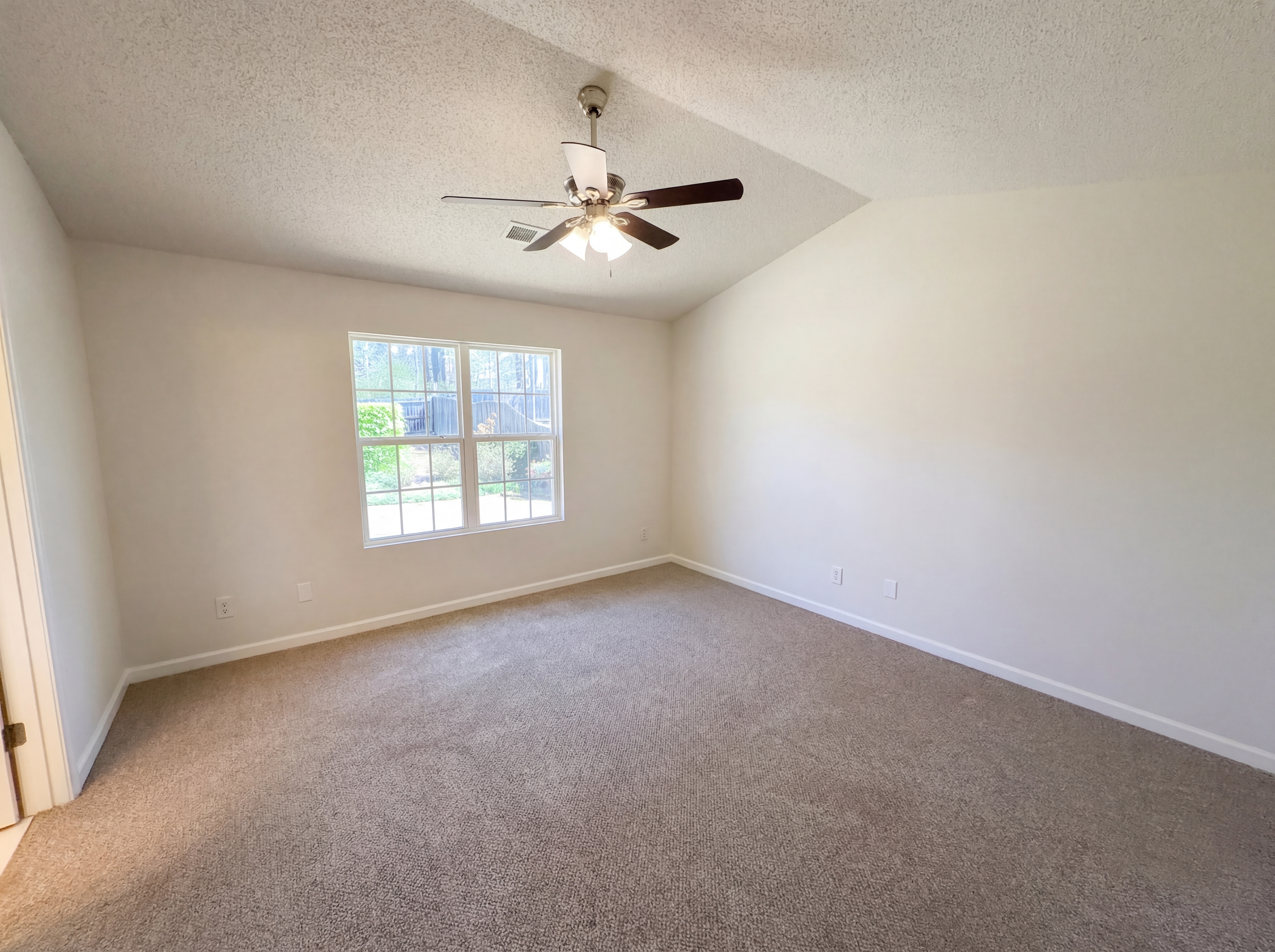 Photo 4 of 18 of 124 Amelia Garden Way, Lawrenceville, GA