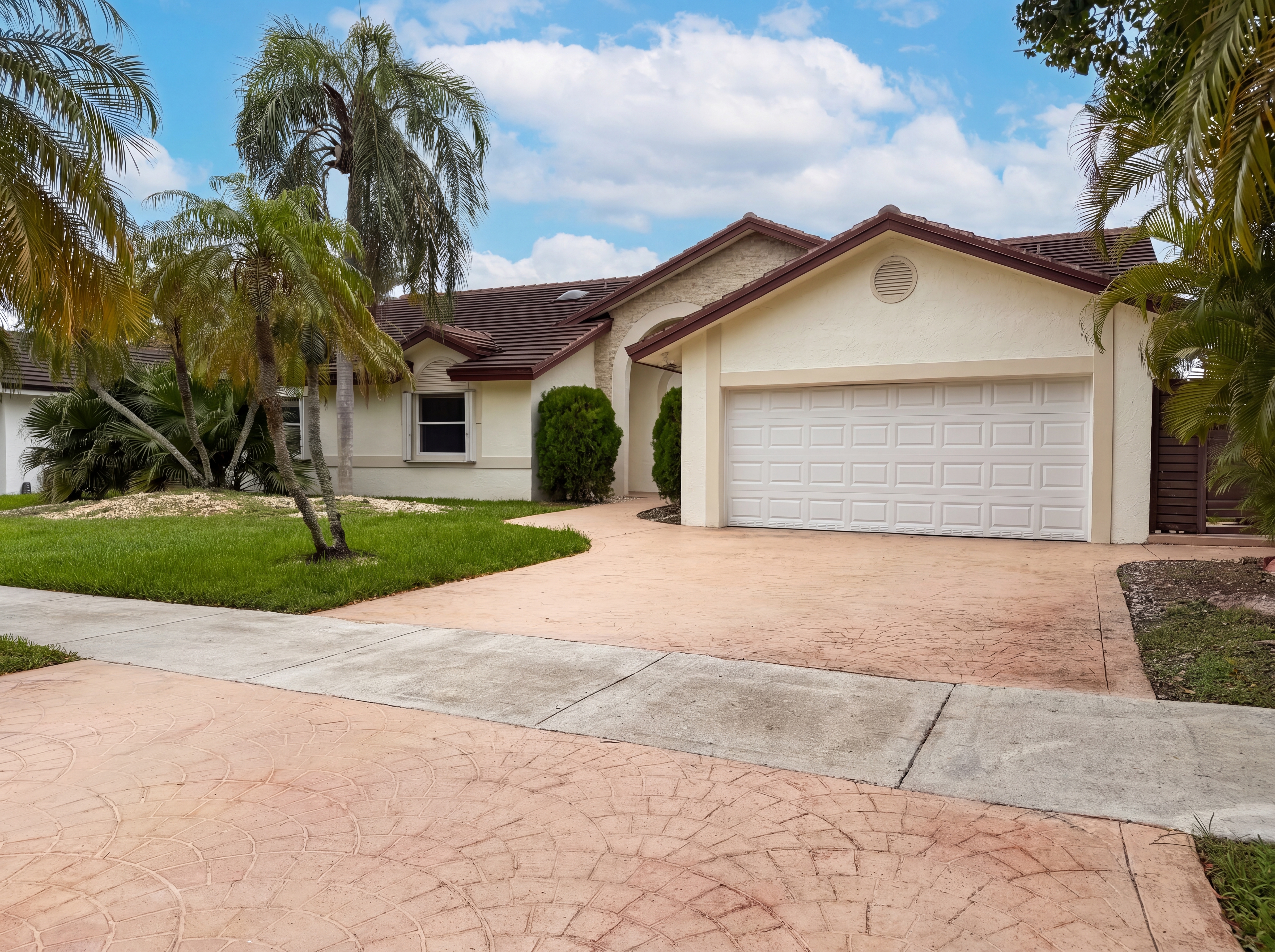 Photo 21 of 25 of 16571 SW 145th Ave, Miami, FL