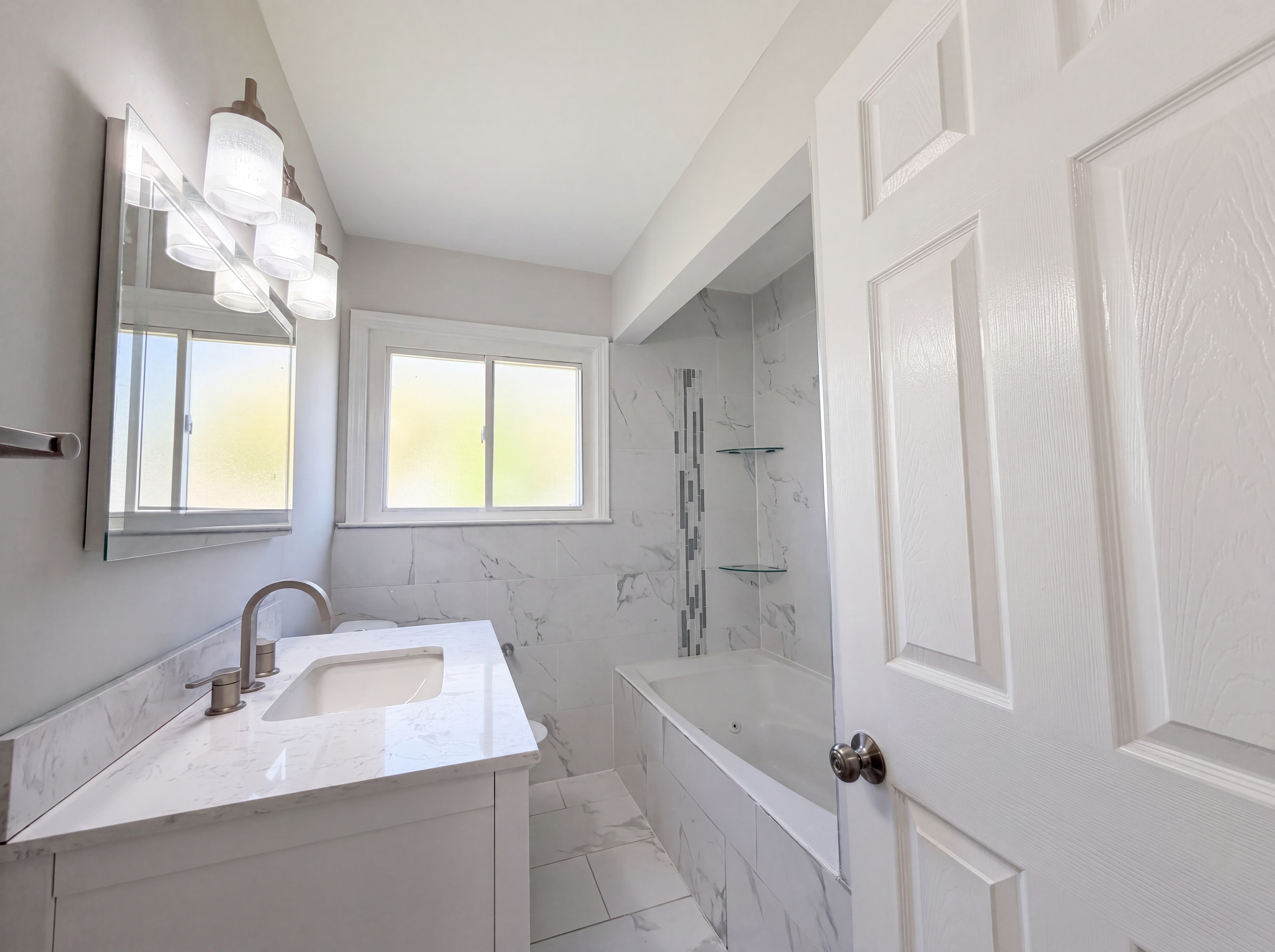 Photo 6 of 18 of 28832 Kaufman St, Roseville, MI