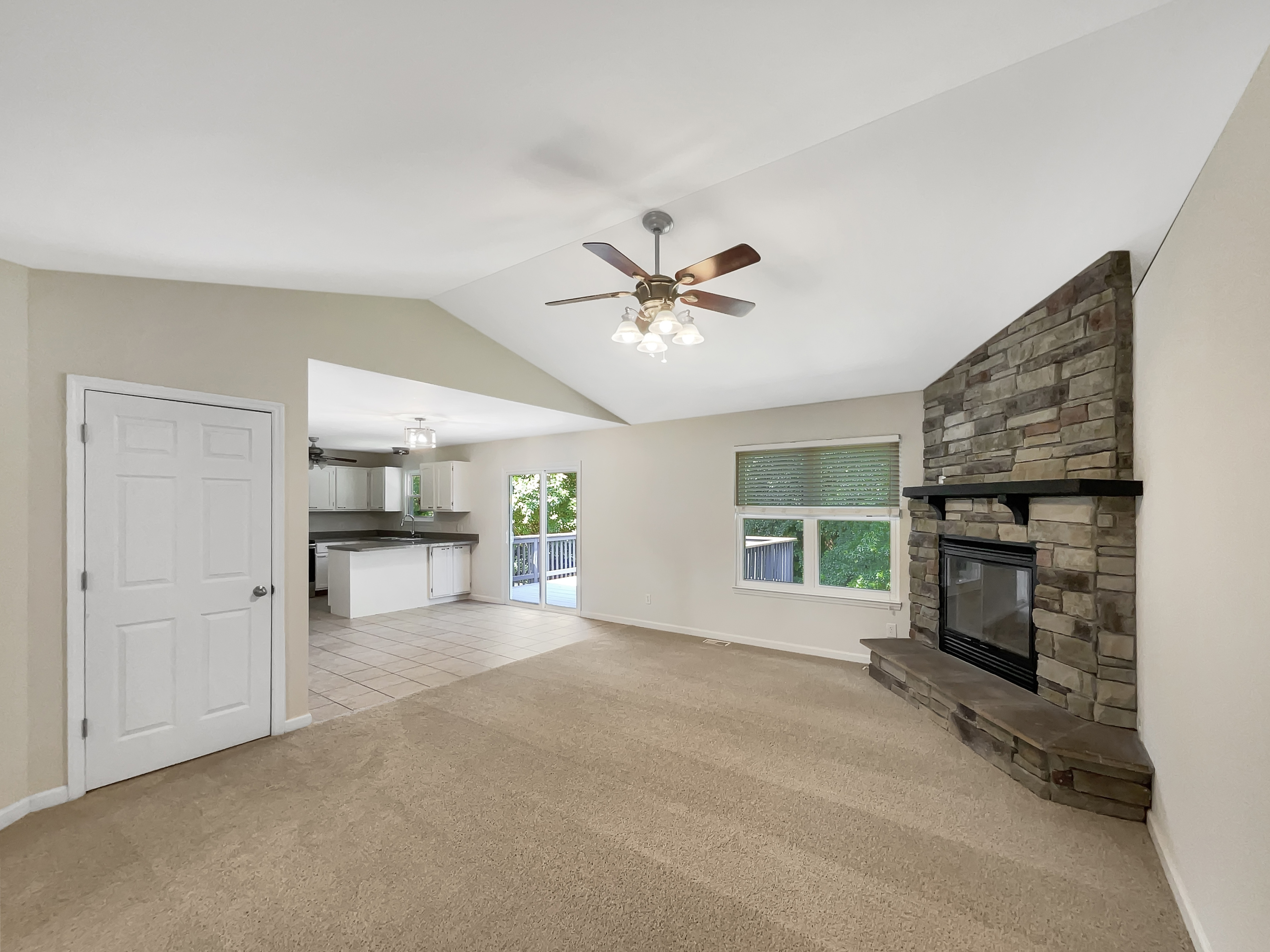 Photo 9 of 25 of 191 Gardenia Dr, Troy, MO