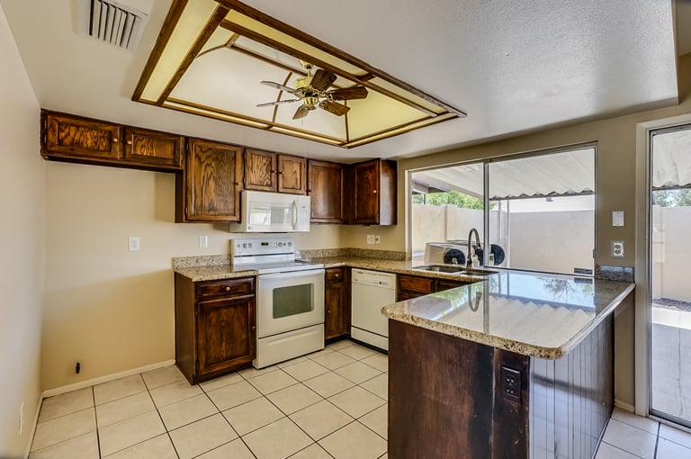 Photo 4 of 16 - 5265 W Carol Ave, Glendale, AZ 85302