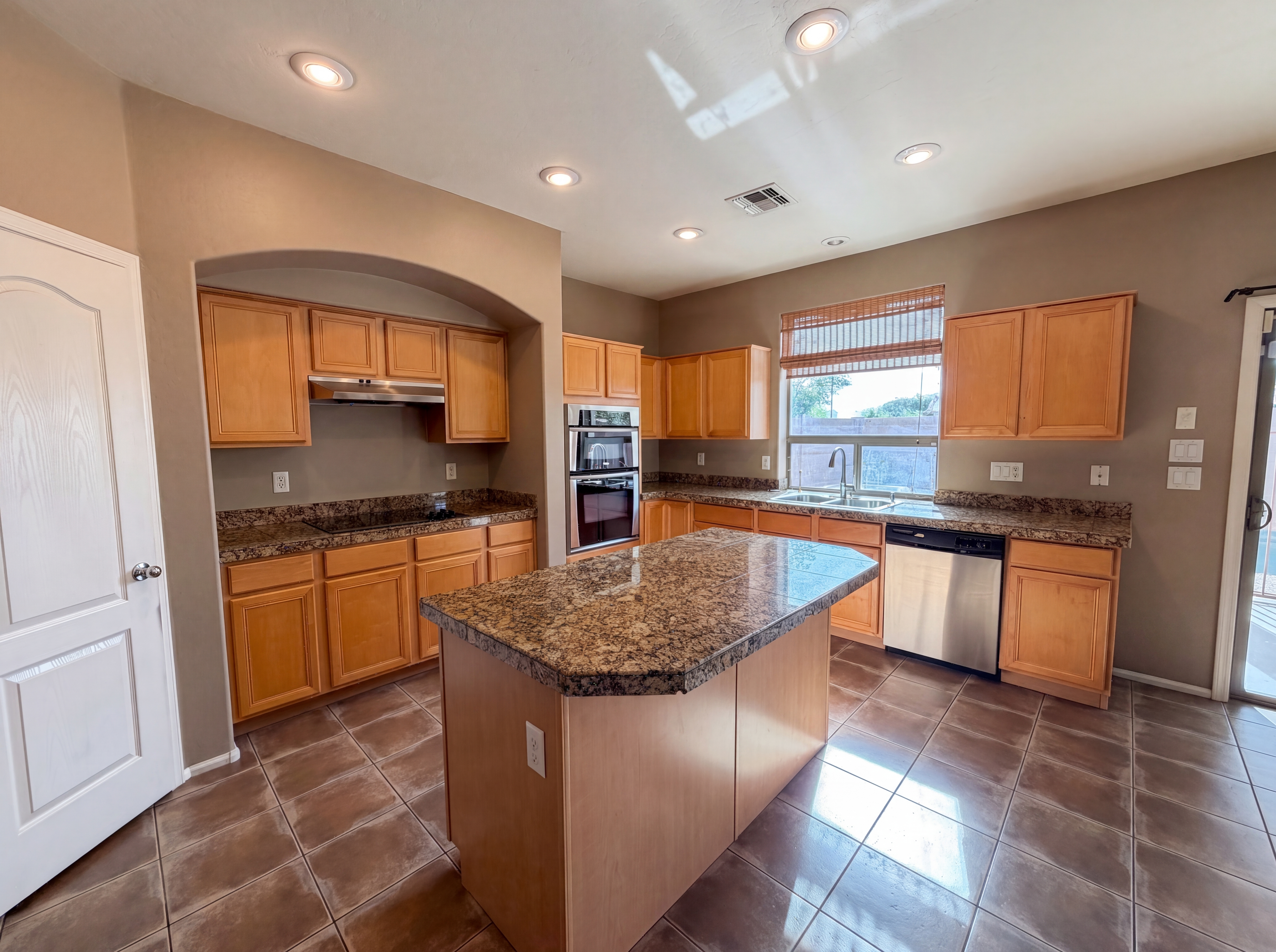Photo 10 of 40 of 2993 S 160th Ln, Goodyear, AZ