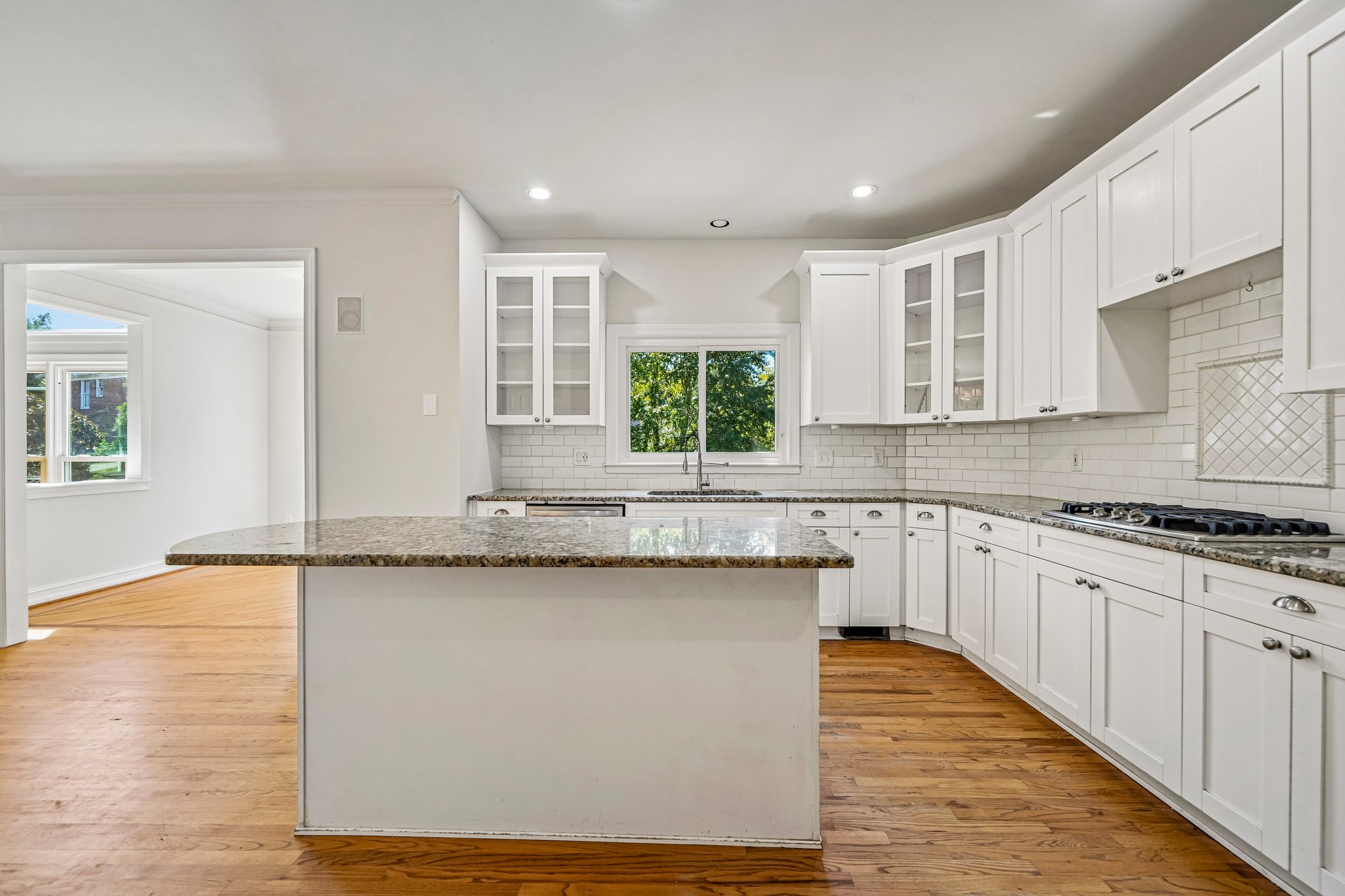 Photo 9 of 37 of 5156 Broadgreen Dr, Peachtree Corners, GA