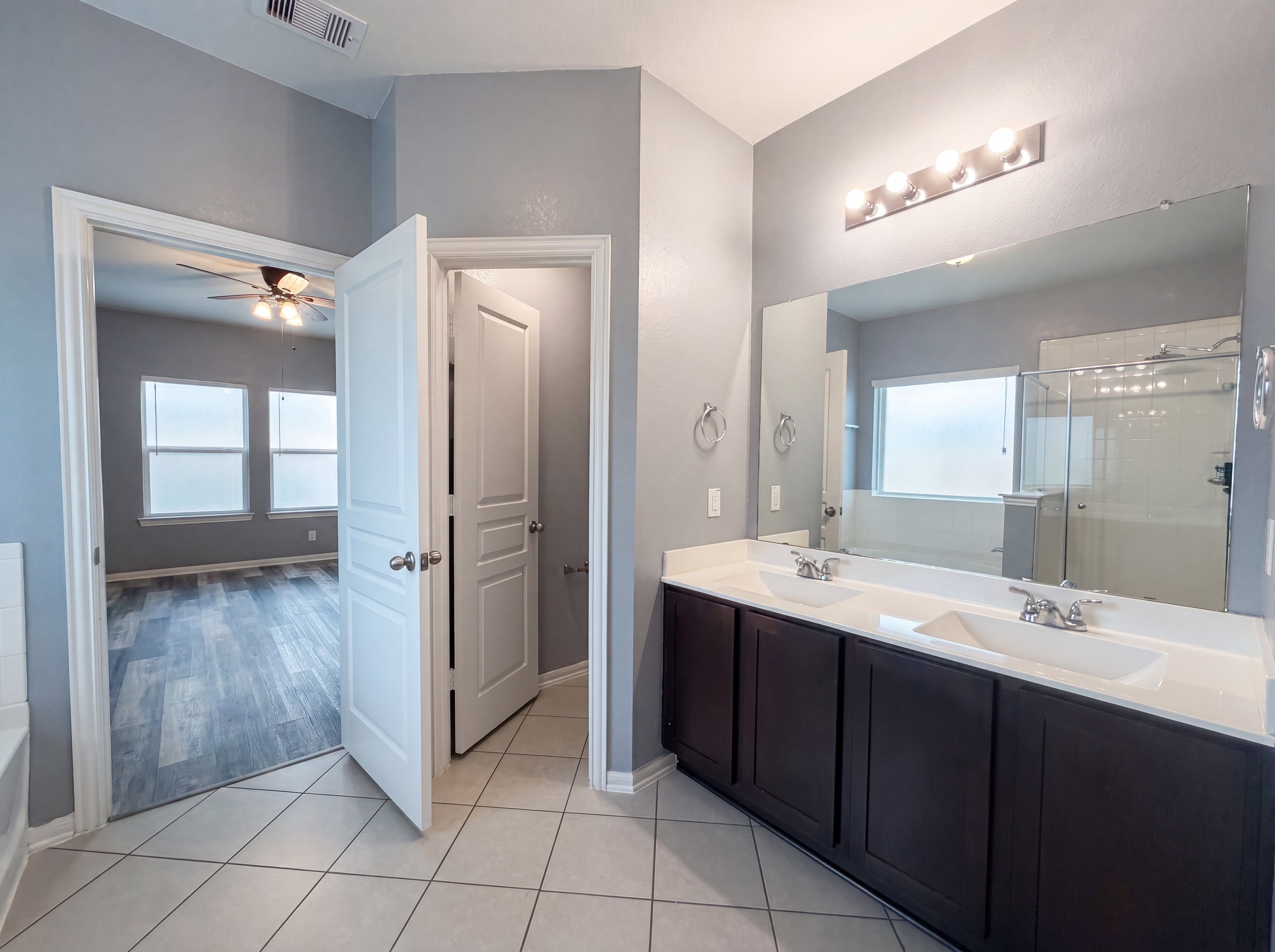Photo 10 of 22 of 18664 Legend Oaks Dr, Magnolia, TX