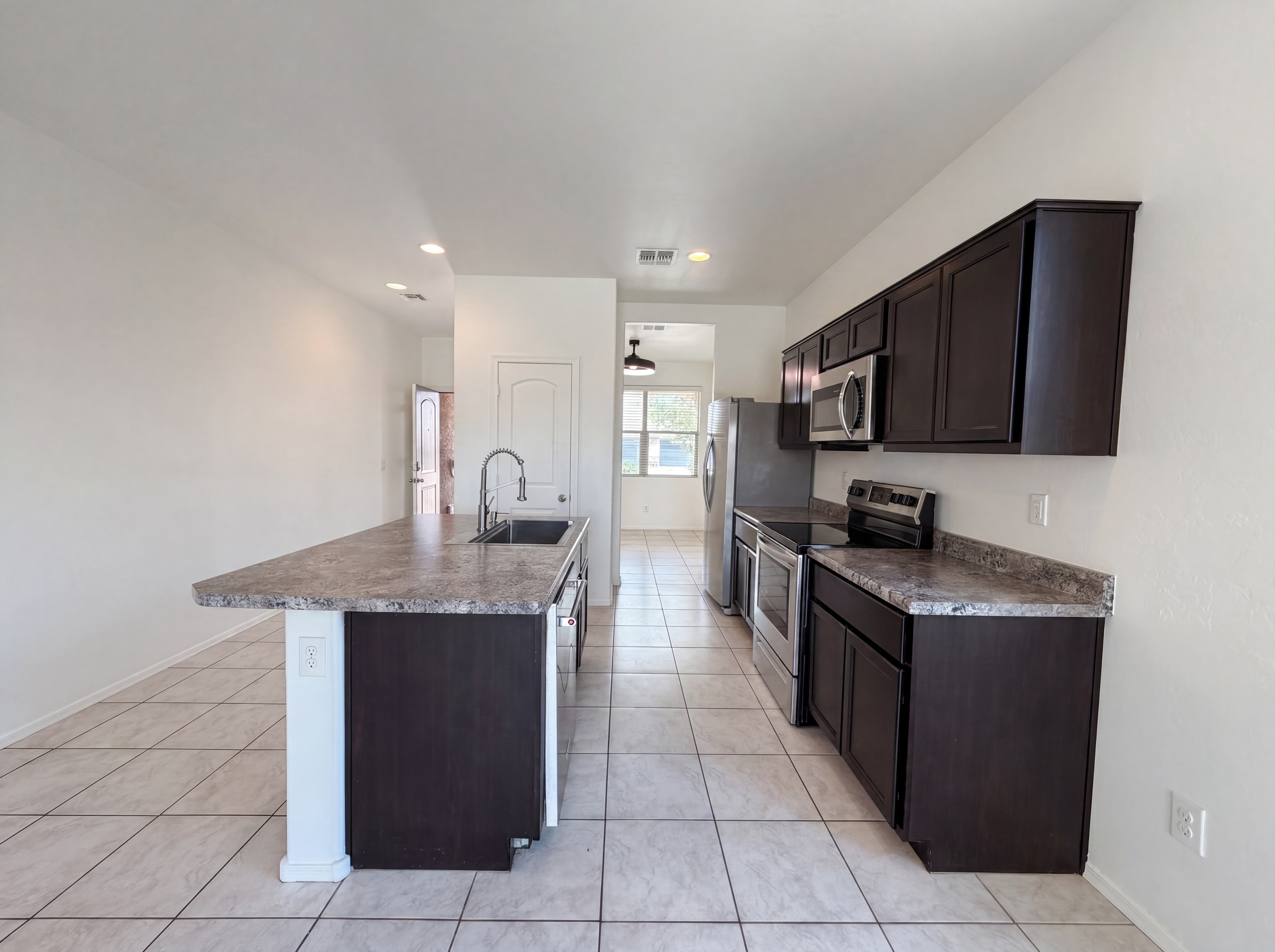 Photo 6 of 21 of 11639 E Cliffrose Ln, Florence, AZ