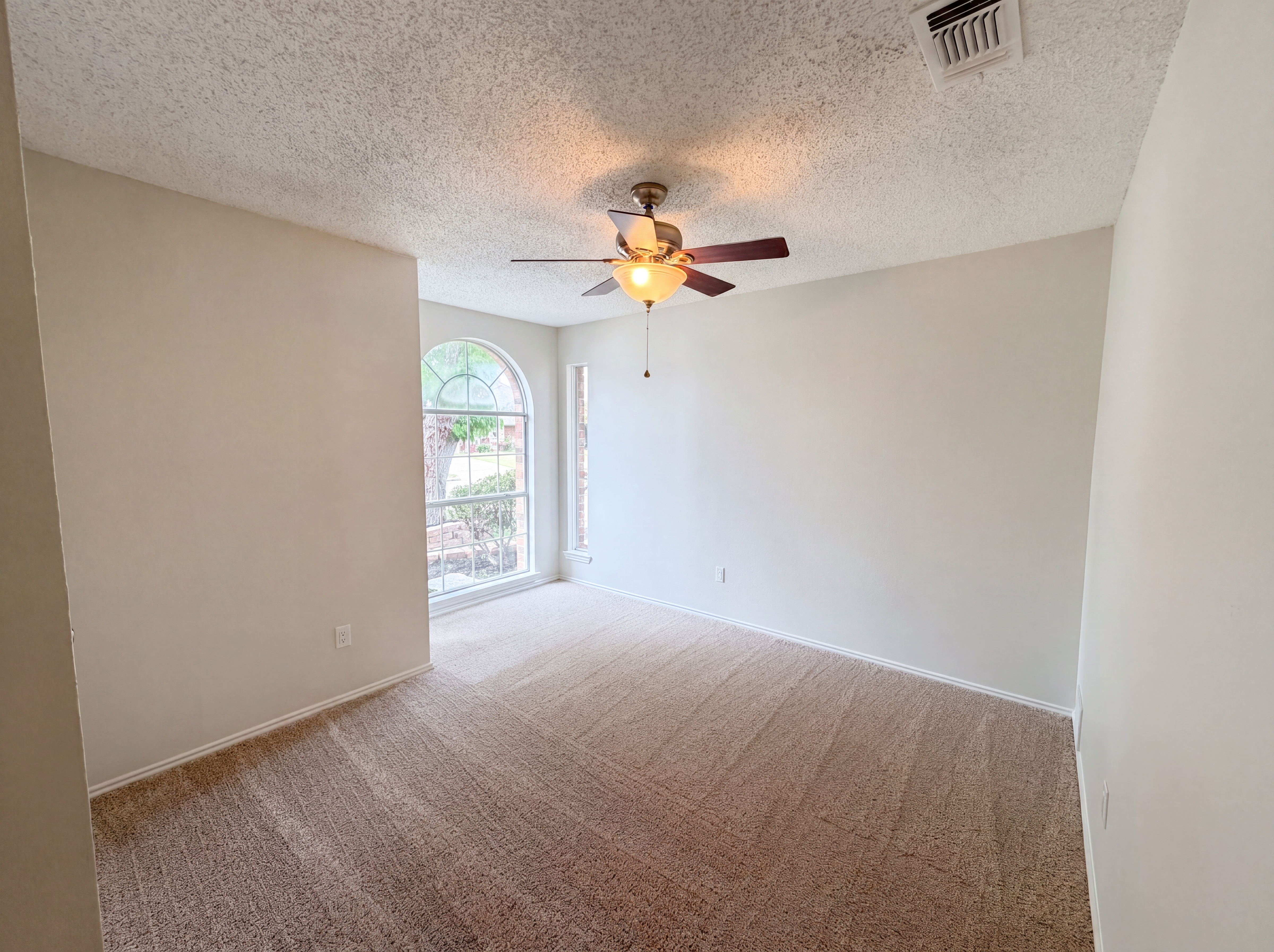 Photo 9 of 25 of 8517 Tamar Trl, Fort Worth, TX