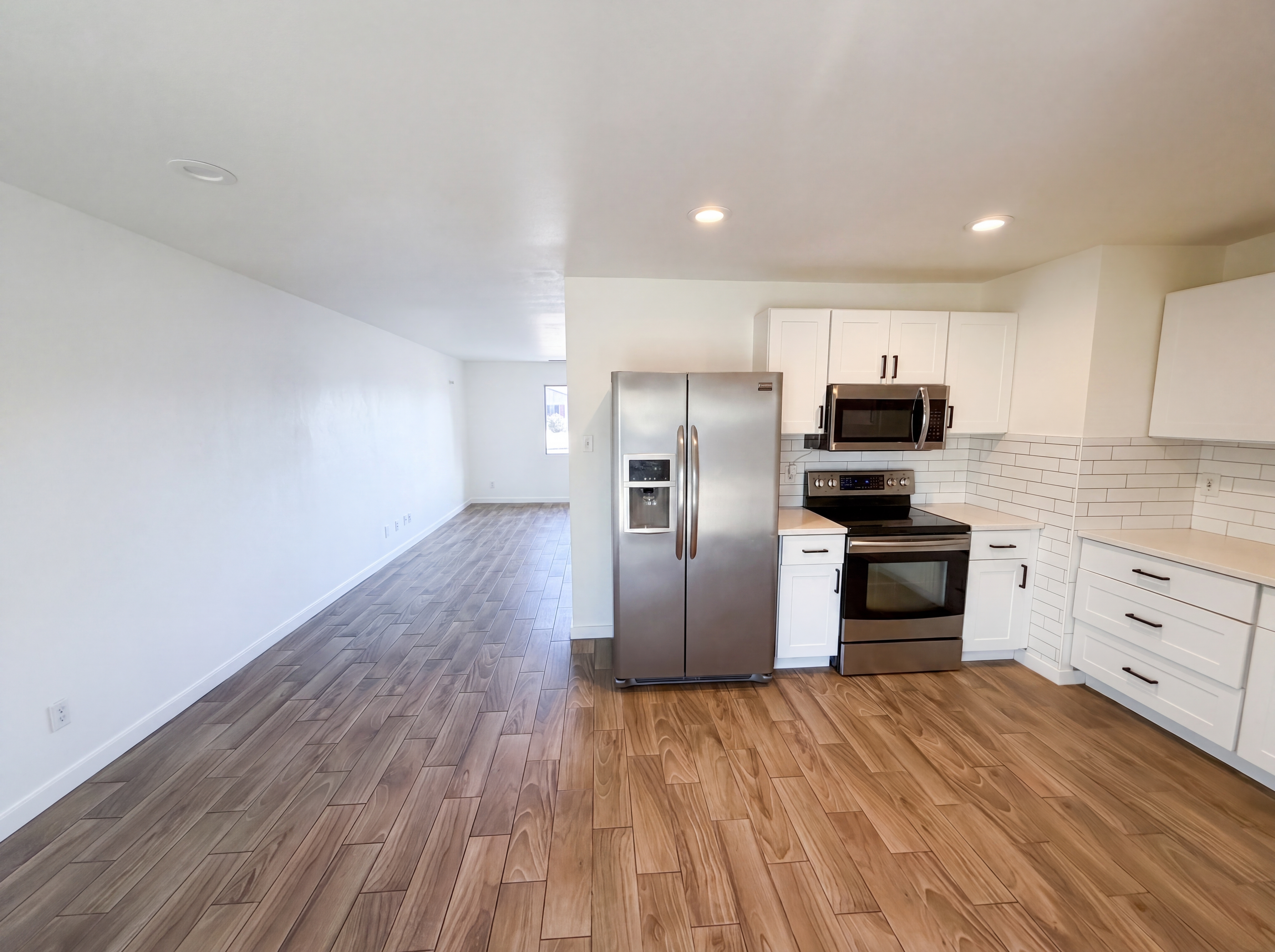 Photo 7 of 21 of 3339 W Country Gables Dr, Phoenix, AZ