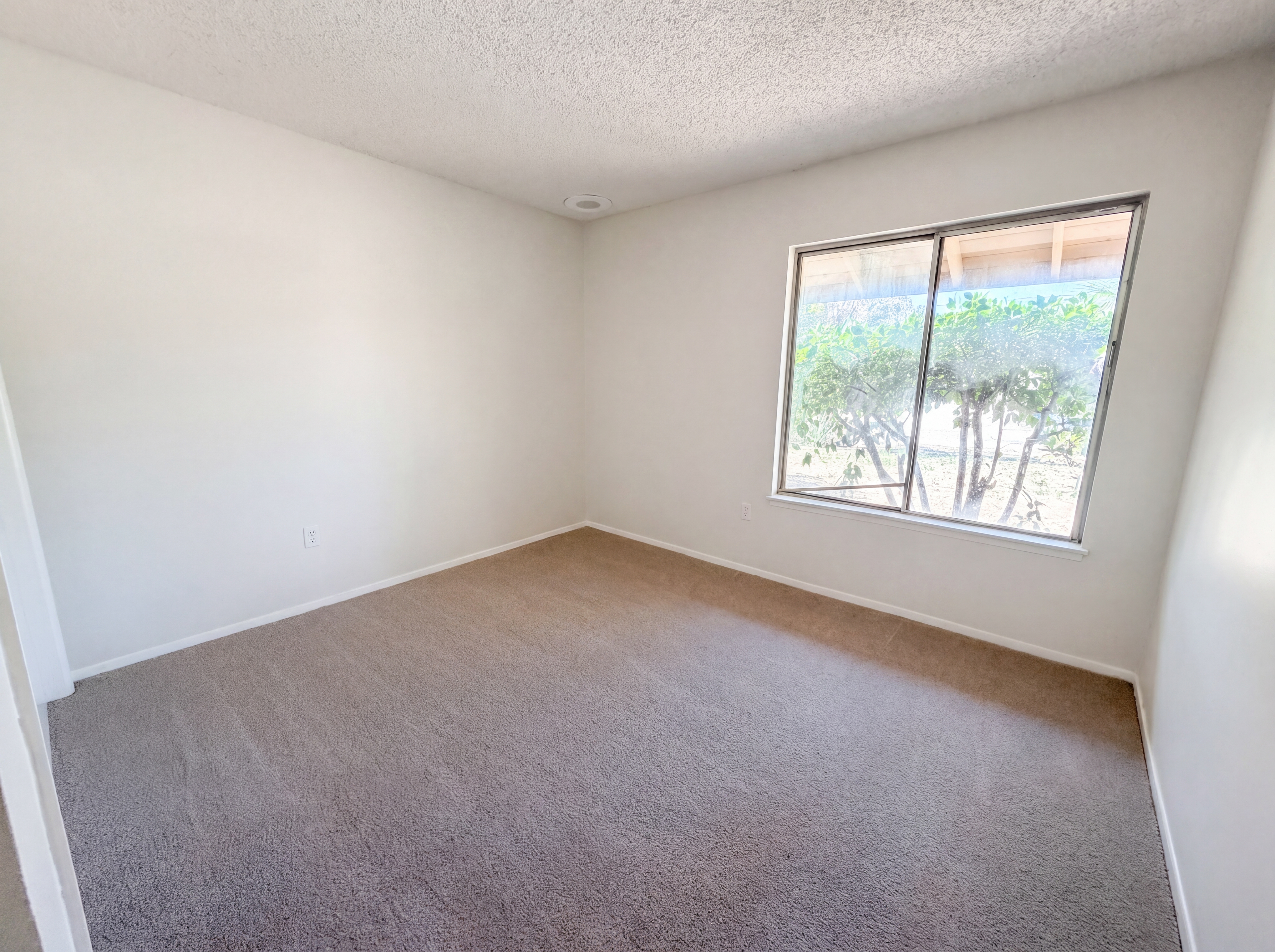 Photo 12 of 20 of 5947 Arden Ave, Highland, CA