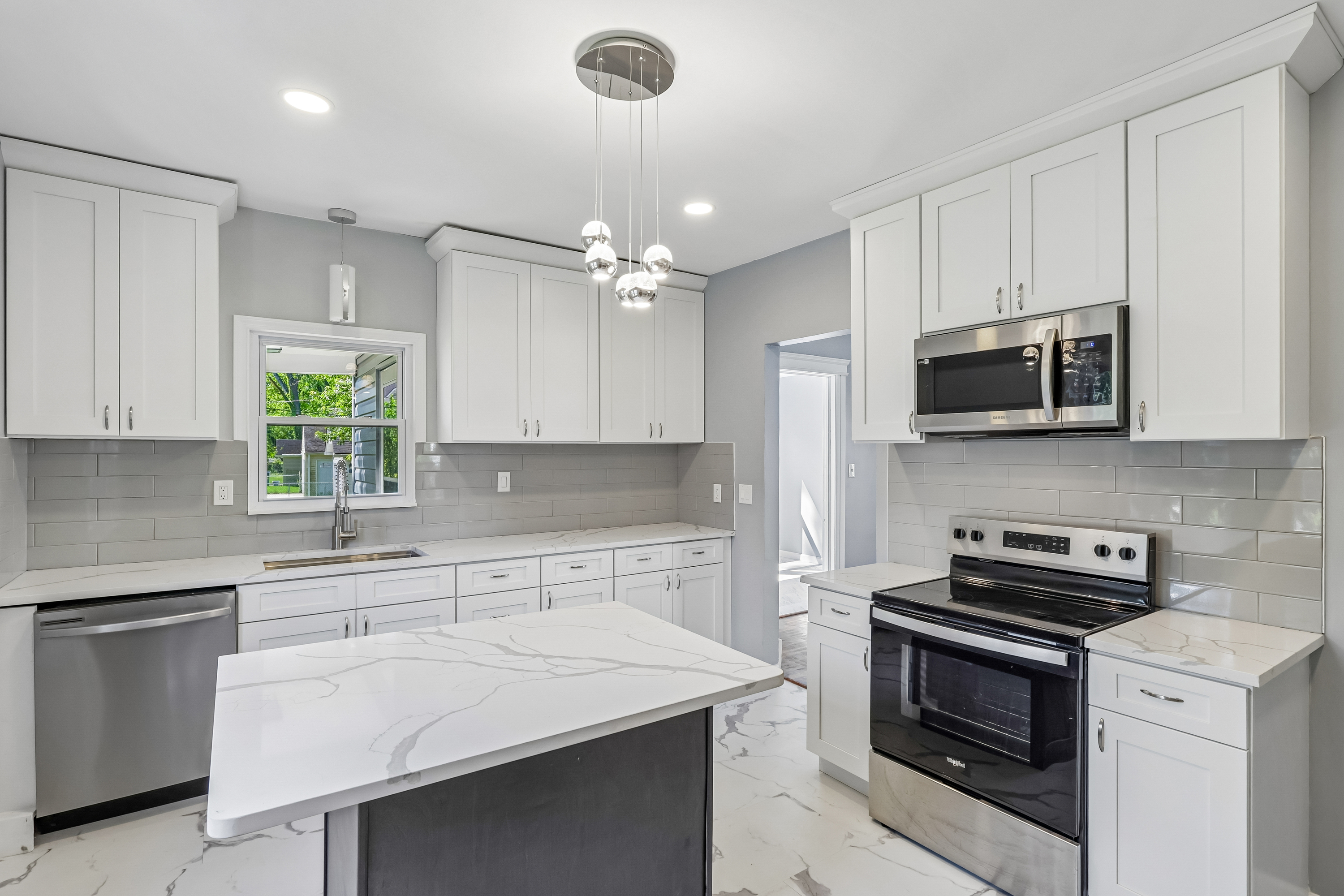 Photo 2 of 28 of 4012 Bluestone Rd, Cleveland, OH