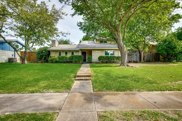Photo 4 of 26 - 1826 Caldwell Dr, Garland, TX 75041